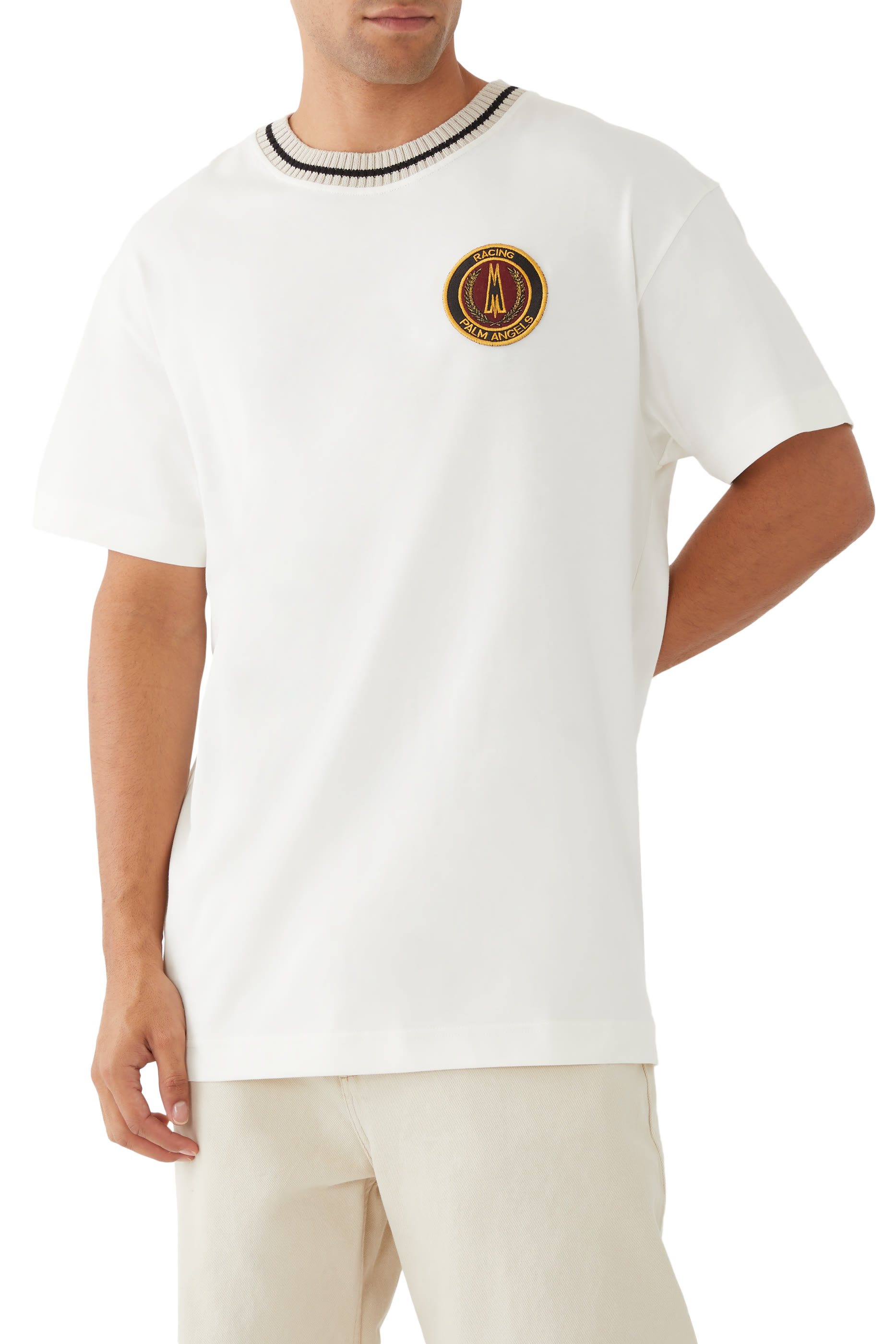 تيشيرت يرقعة شعار الماركة