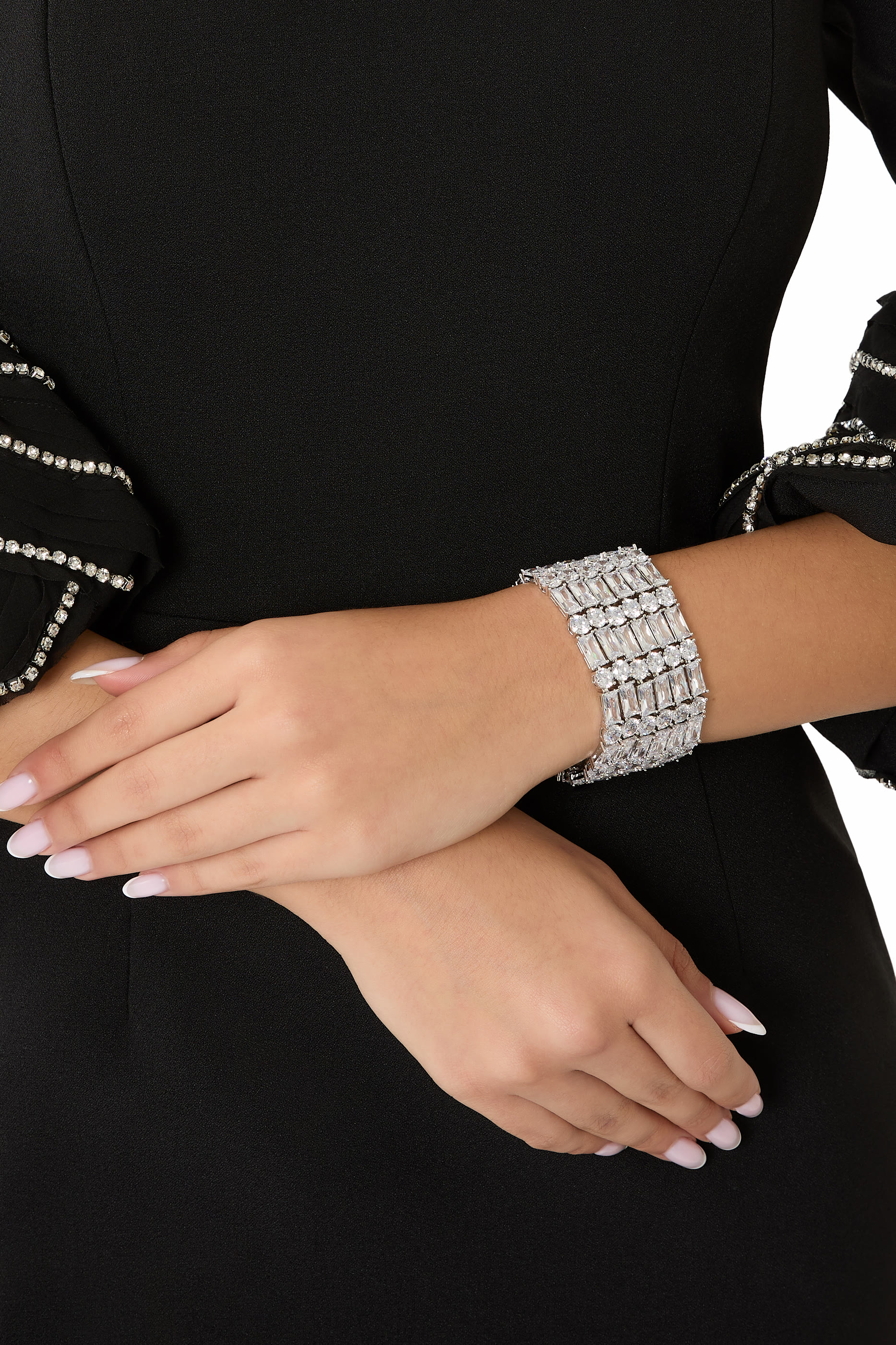 سوار مرصع بالكريستال