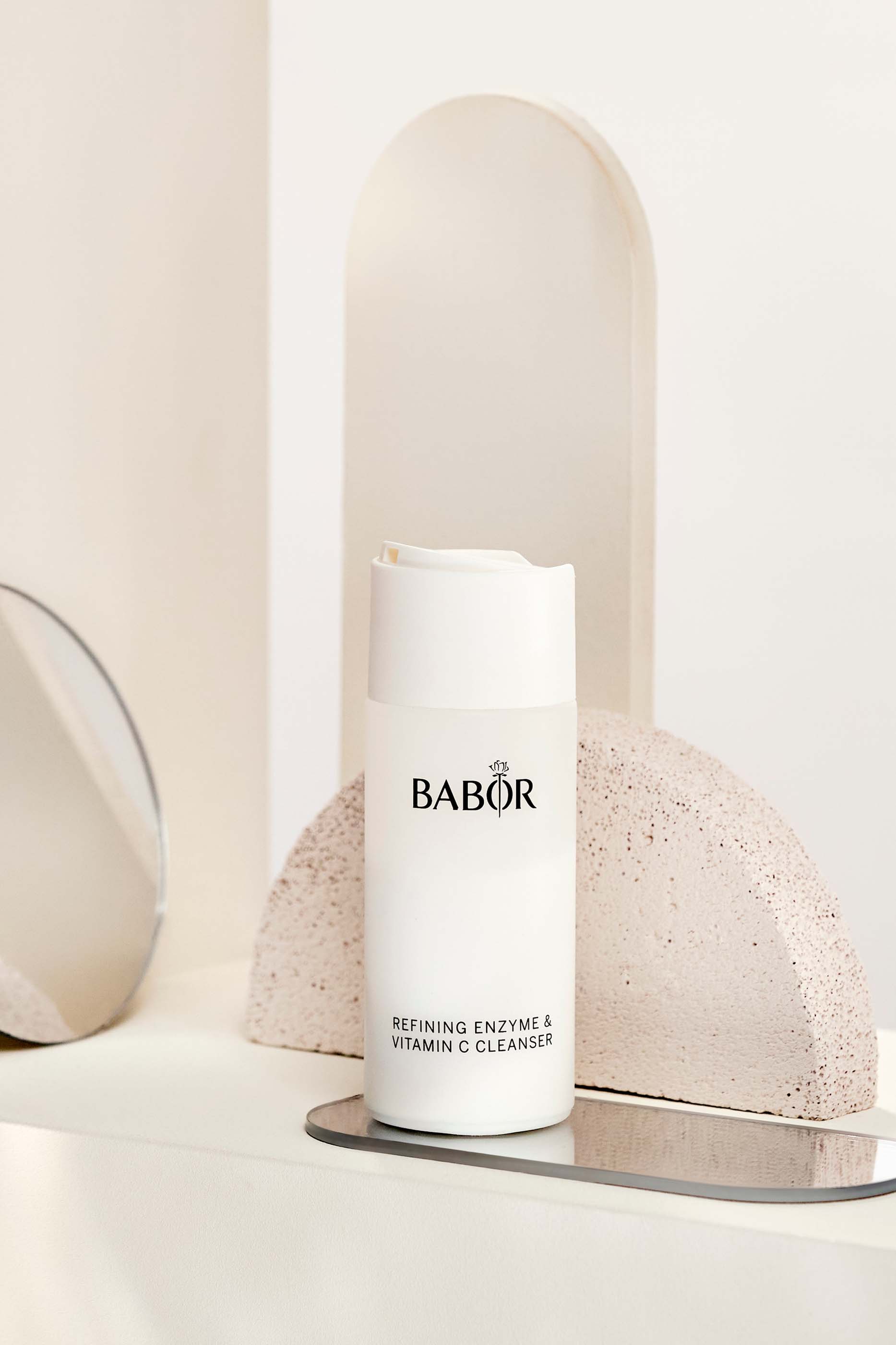 غسول منقي للبشرة بالإنزيم والفيتامين سي