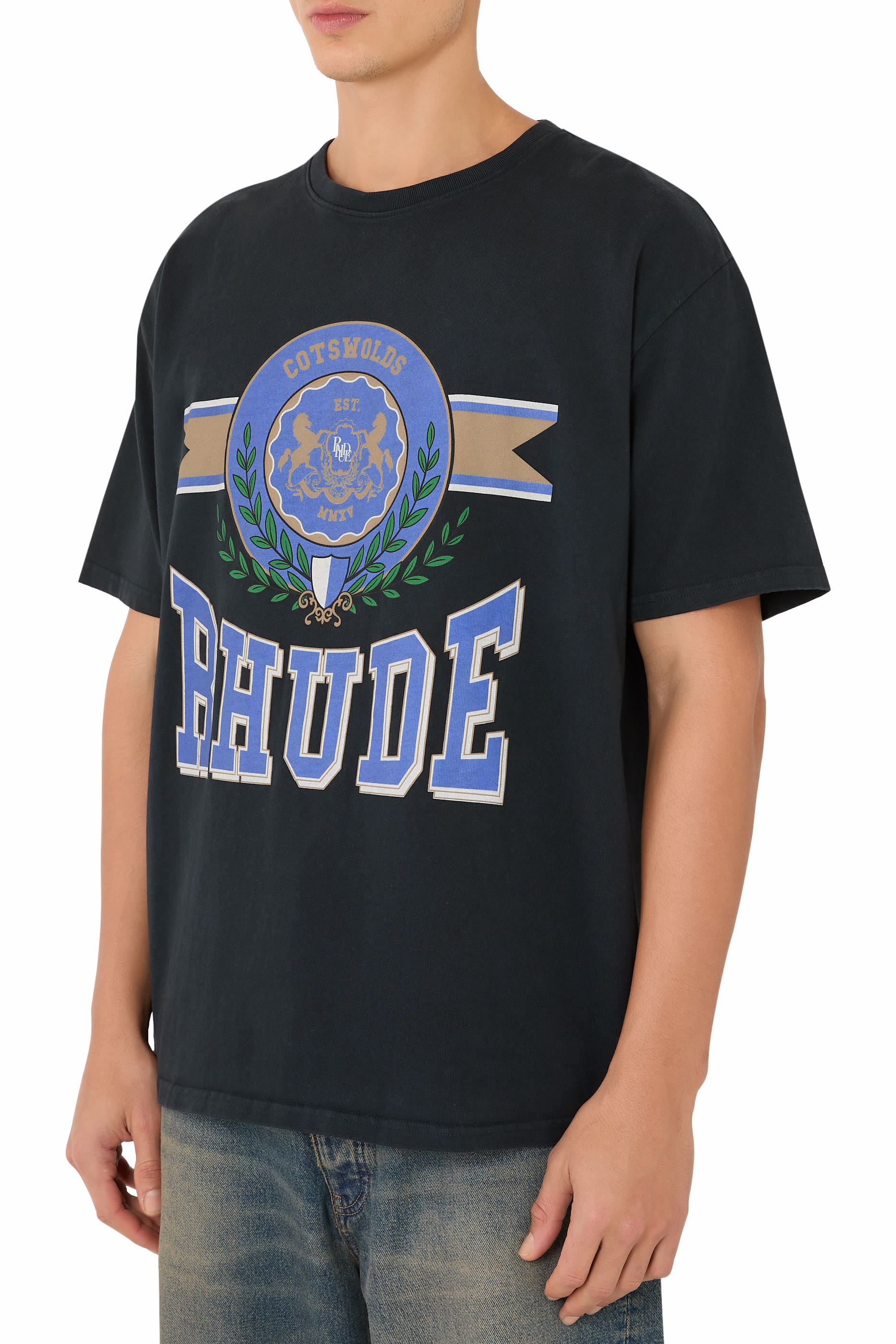 تيشيرت بشعار الماركة ونقشة كوتسوولد