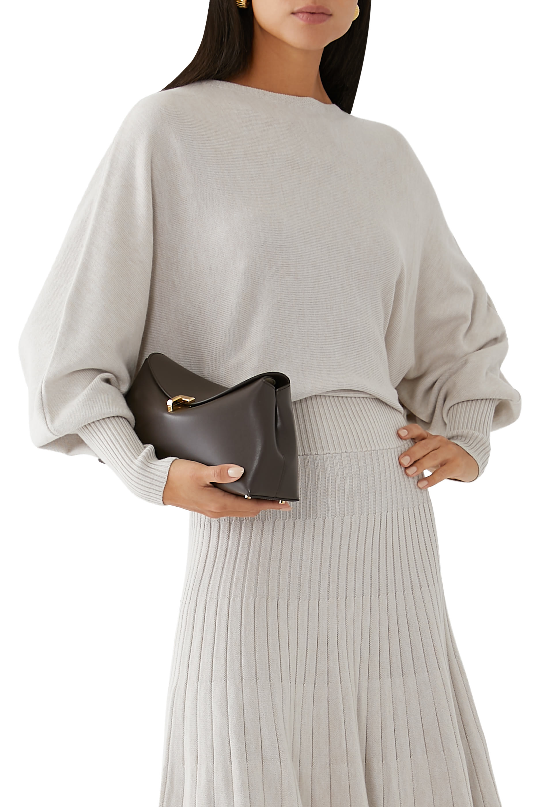 حقيبة كلاتش بقفل على شكل حرف T جلد