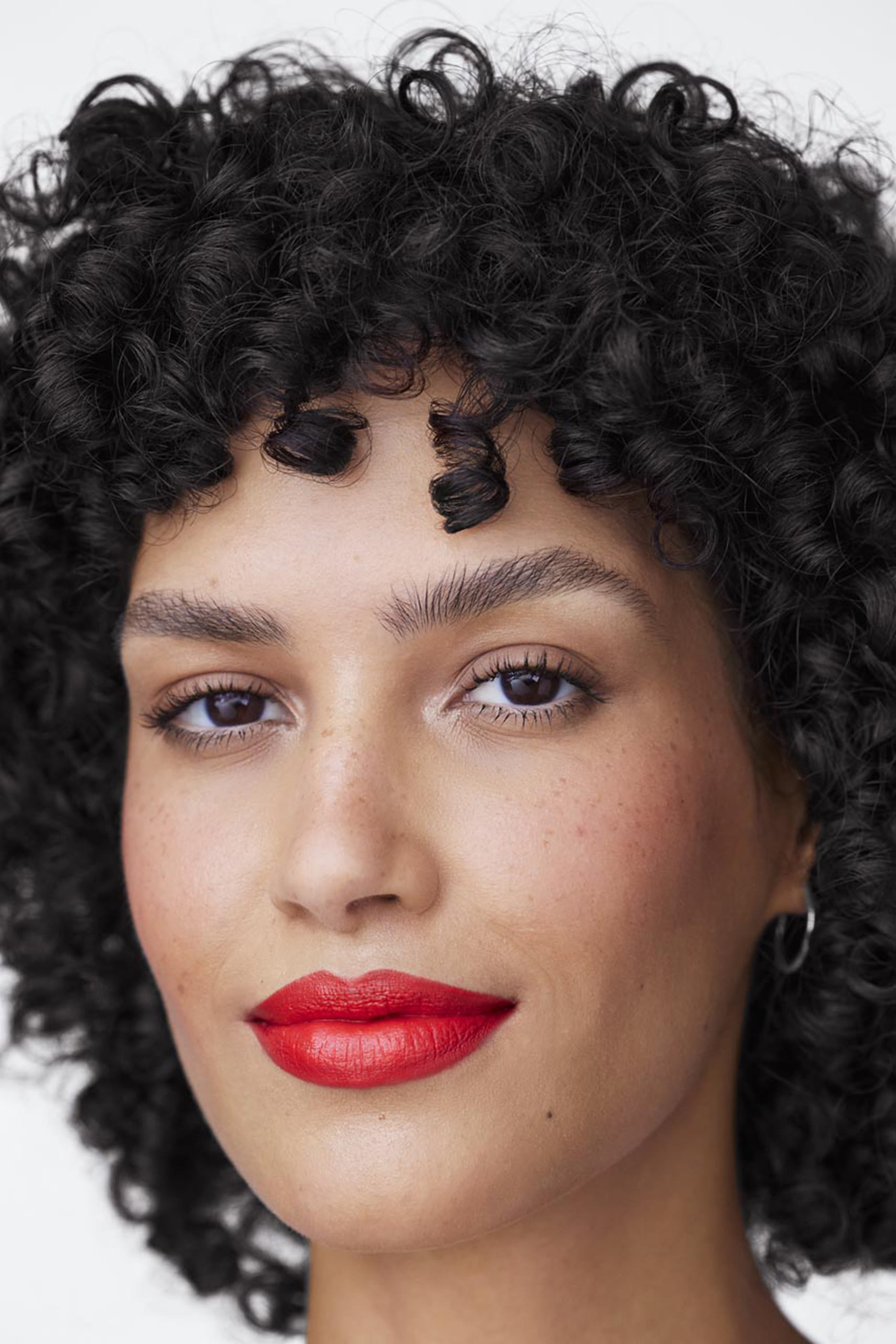 أحمر شفاه بوب يدوم طويلا