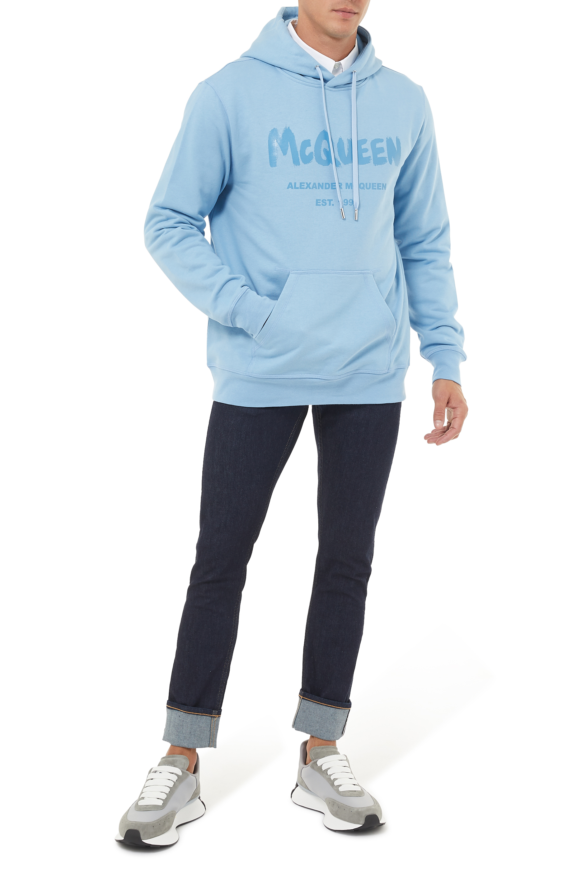 سويت شيرت بغطاء رأس وطبعة جرافيتي