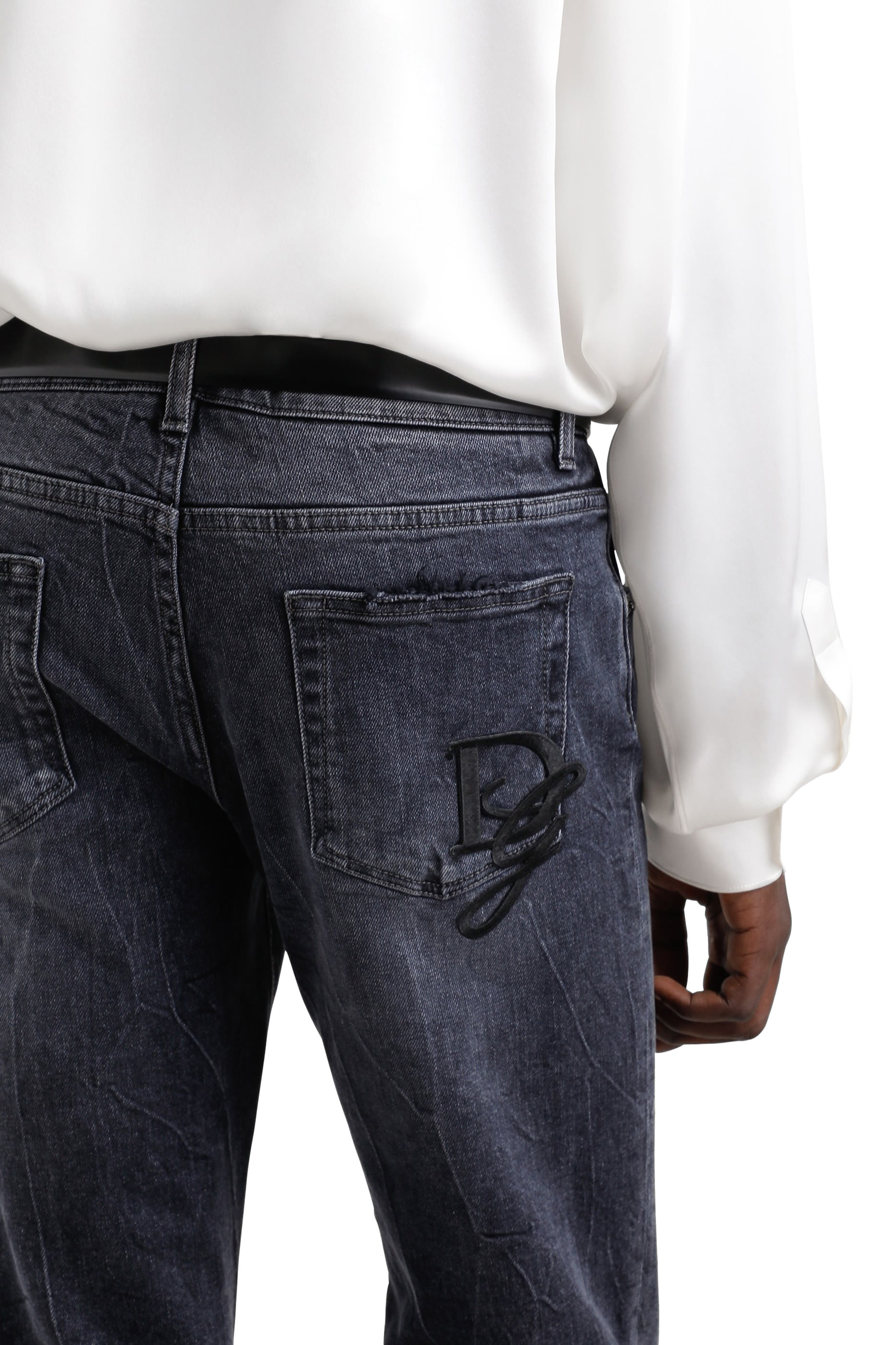 بنطال جينز بتطريز شعار الماركة وقصة ضيقة قطن مطاطي