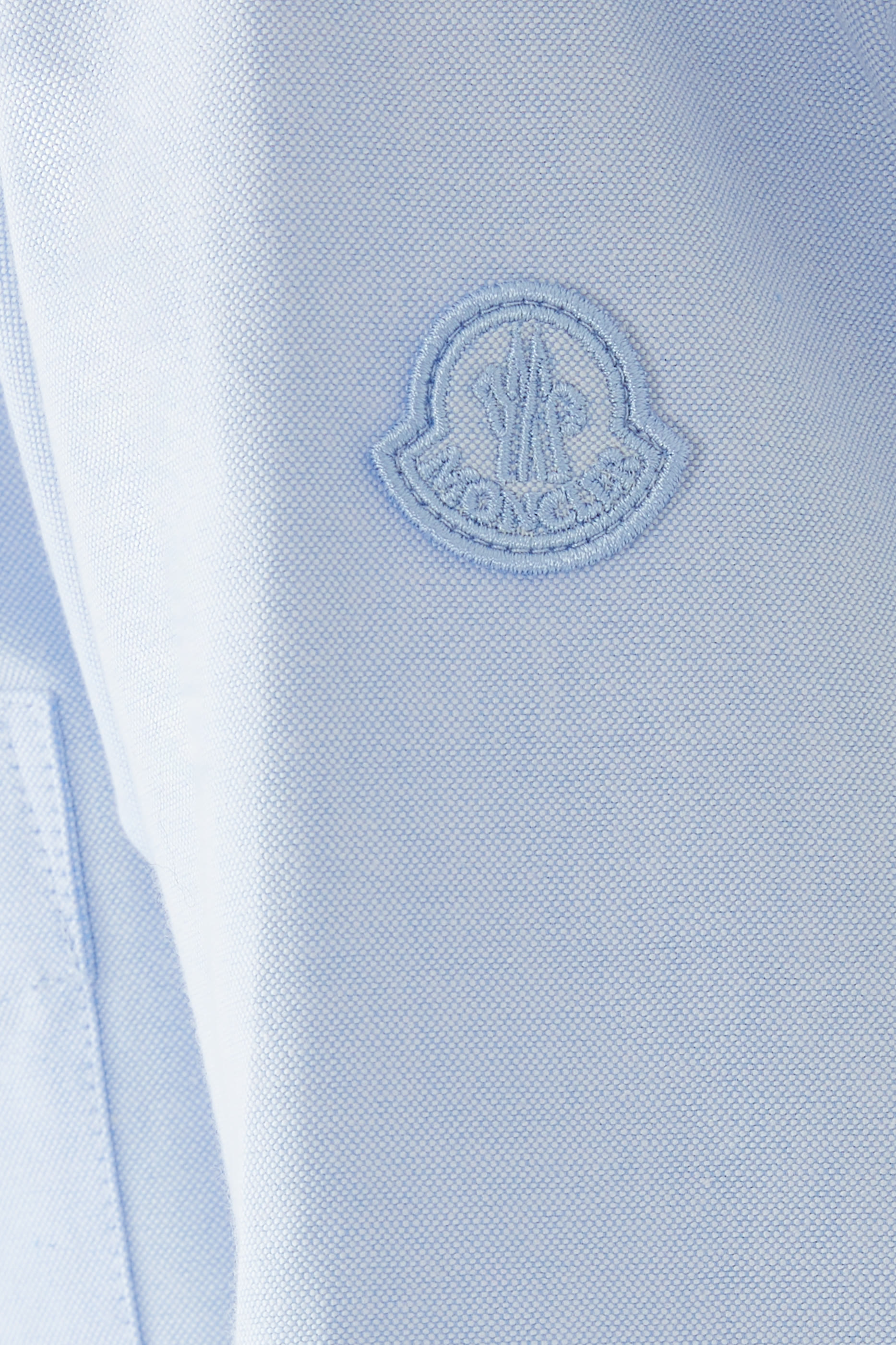 قميص بأكمام طويلة