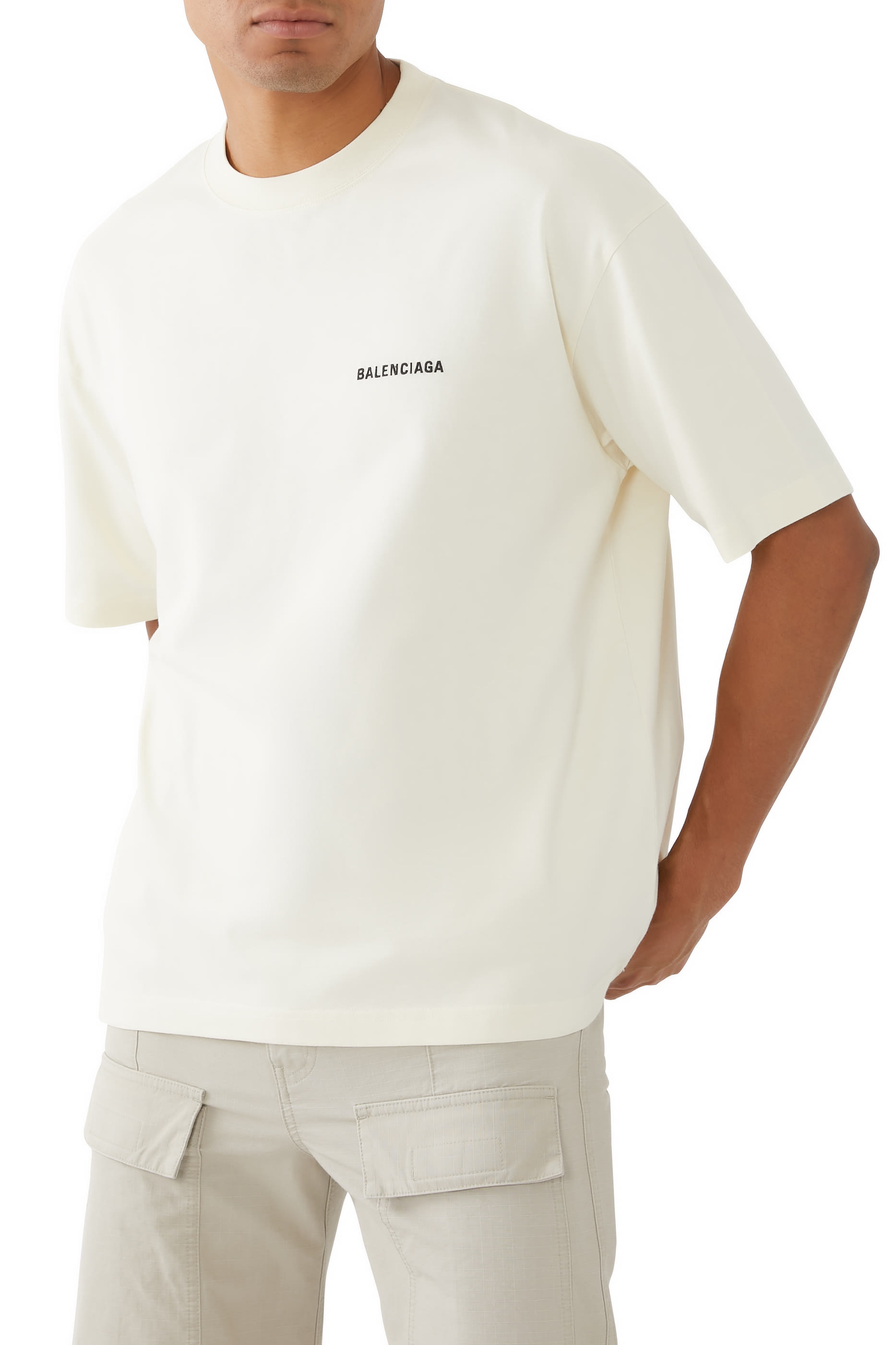 تيشيرت بطبعات شعار الماركة