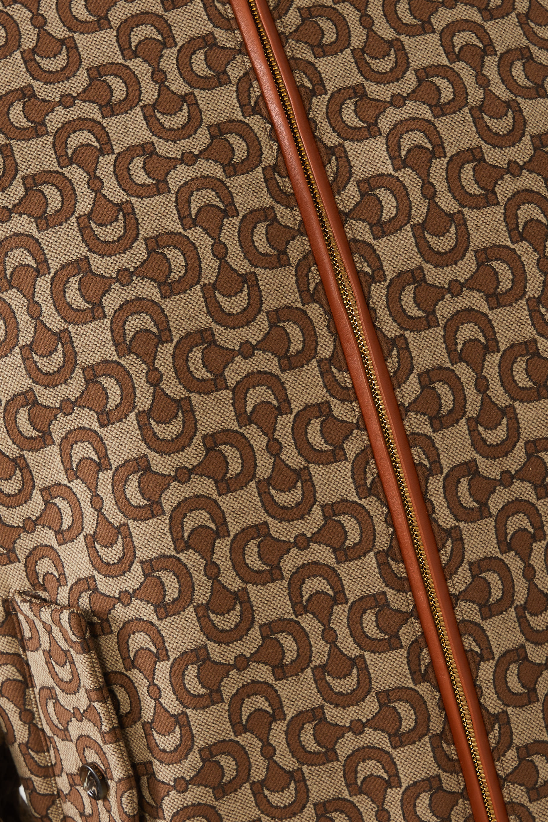 جاكيت قنب بنقشة شعار الماركة متداخل