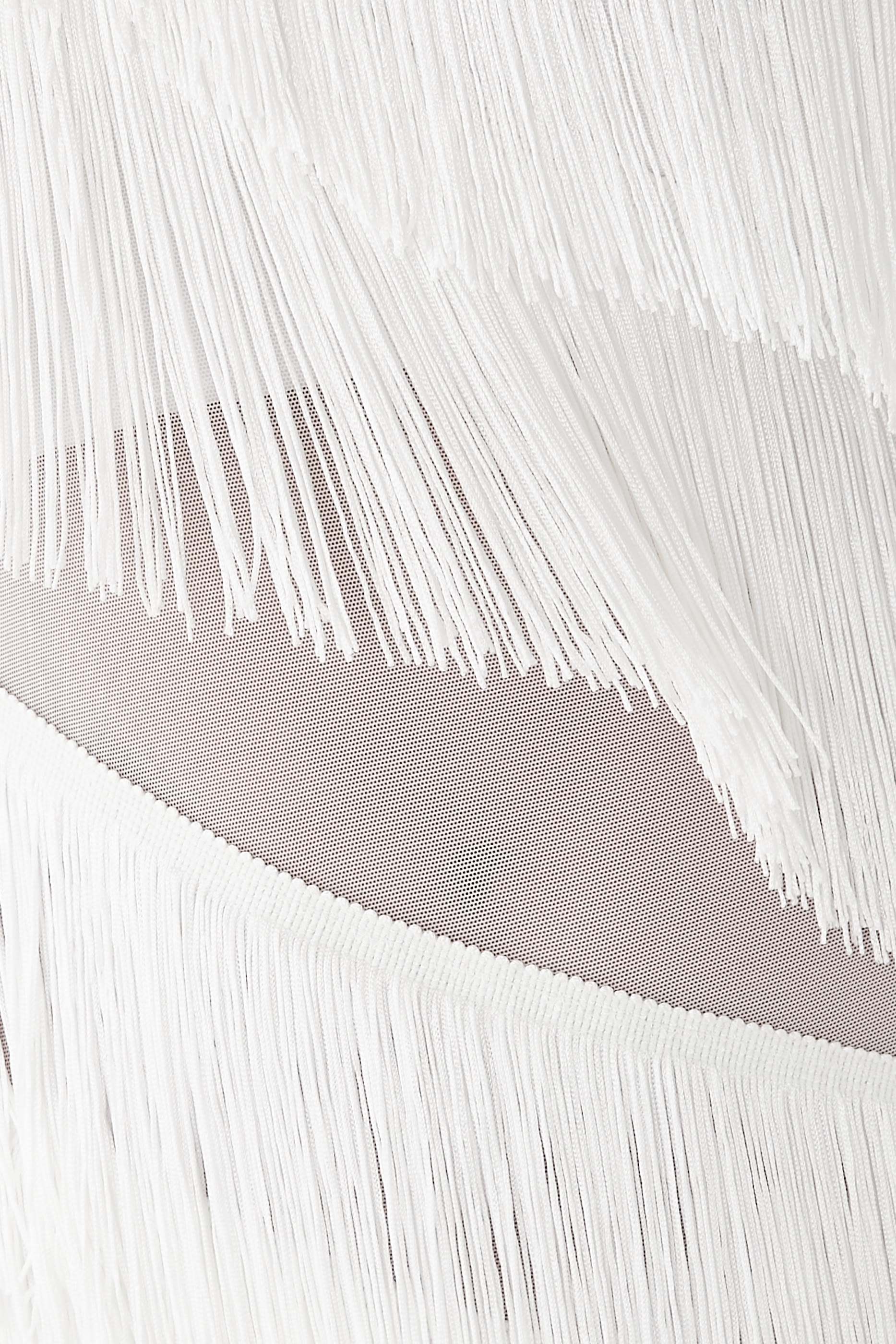 فستان مقسوم بكتف واحد وشرابات