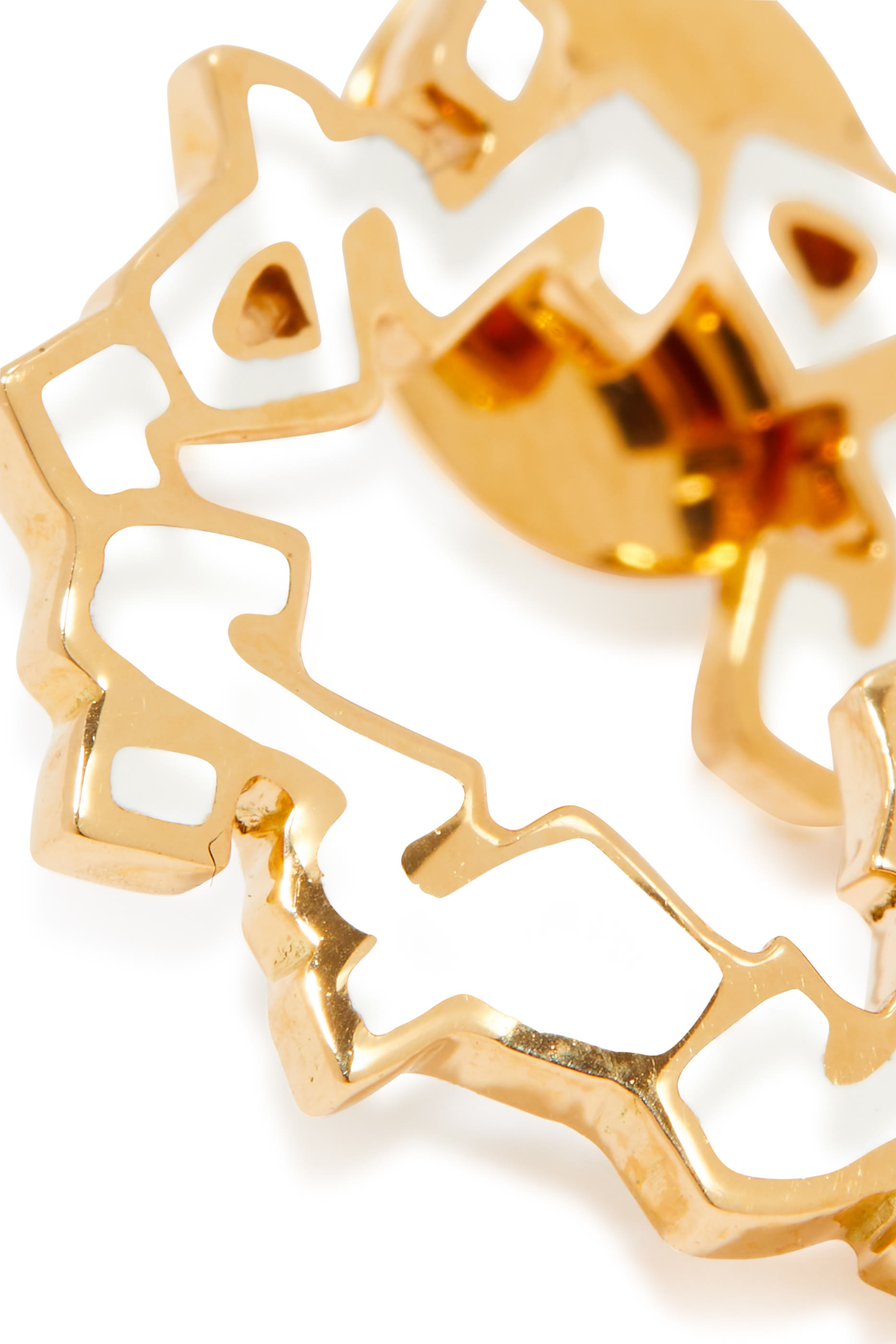 أقراط بتصميم كلمة حب ذهب أصفر عيار 18