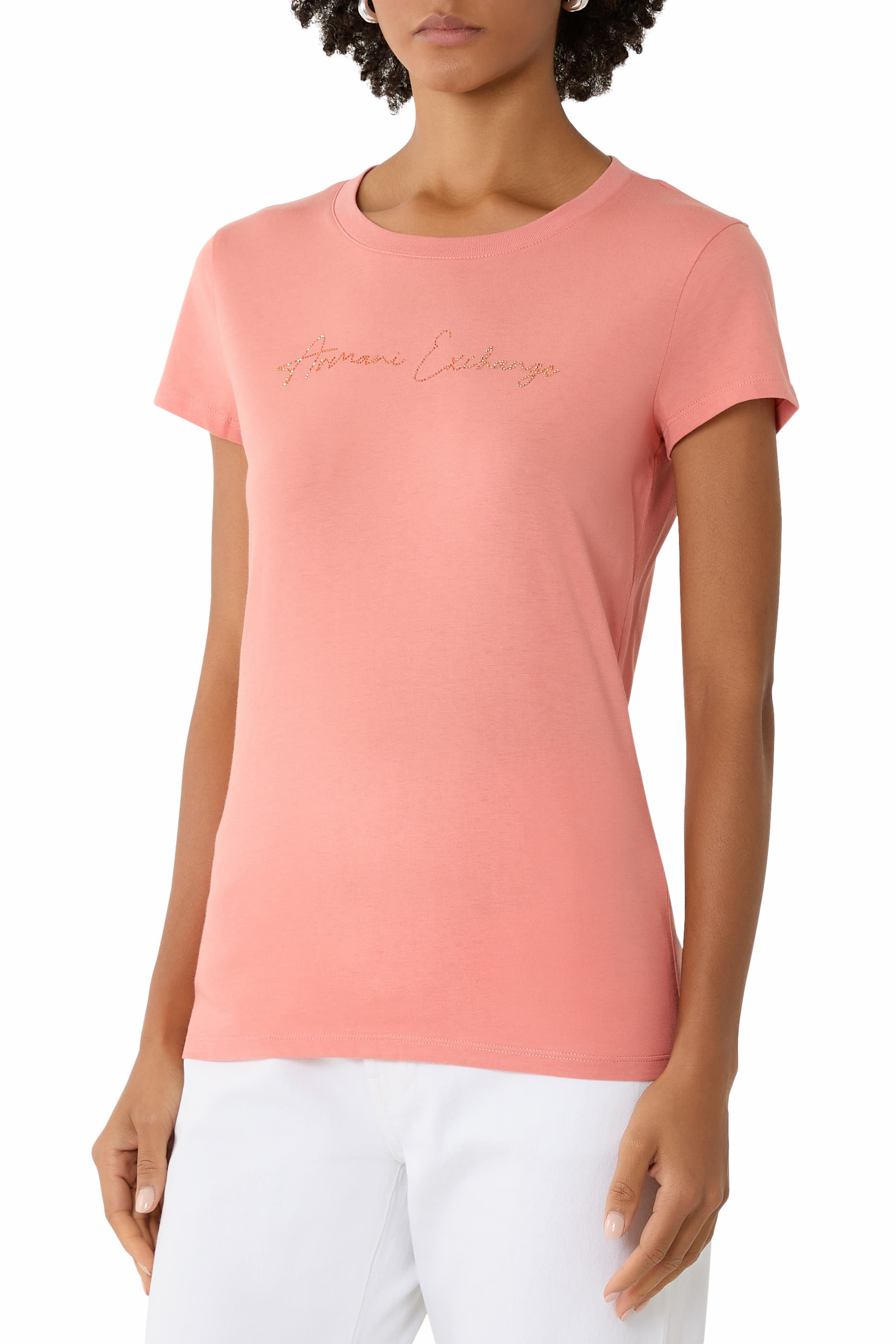 تيشيرت بأكمام قصيرة وشعار الماركة