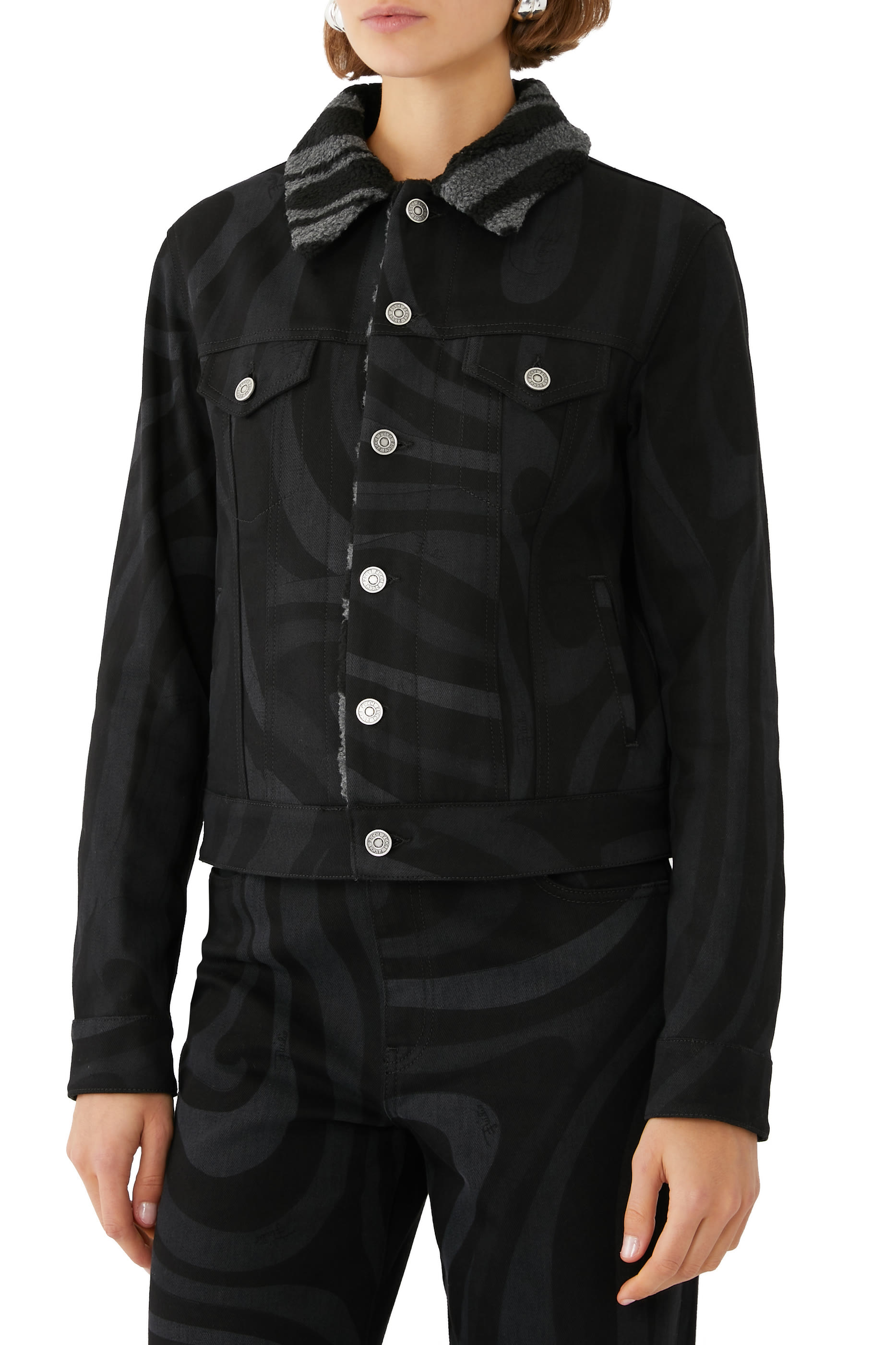 جاكيت دنيم بطبعة مارمو