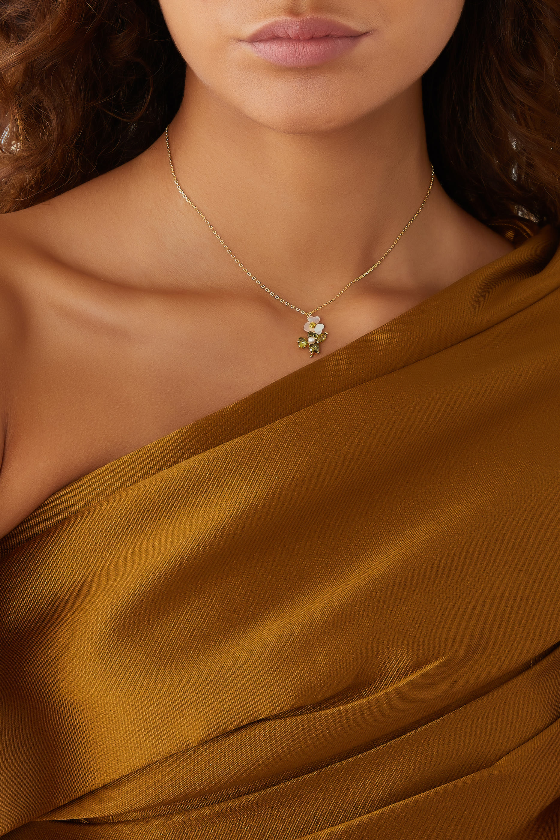 قلادة بريشس بانسي بدلاية