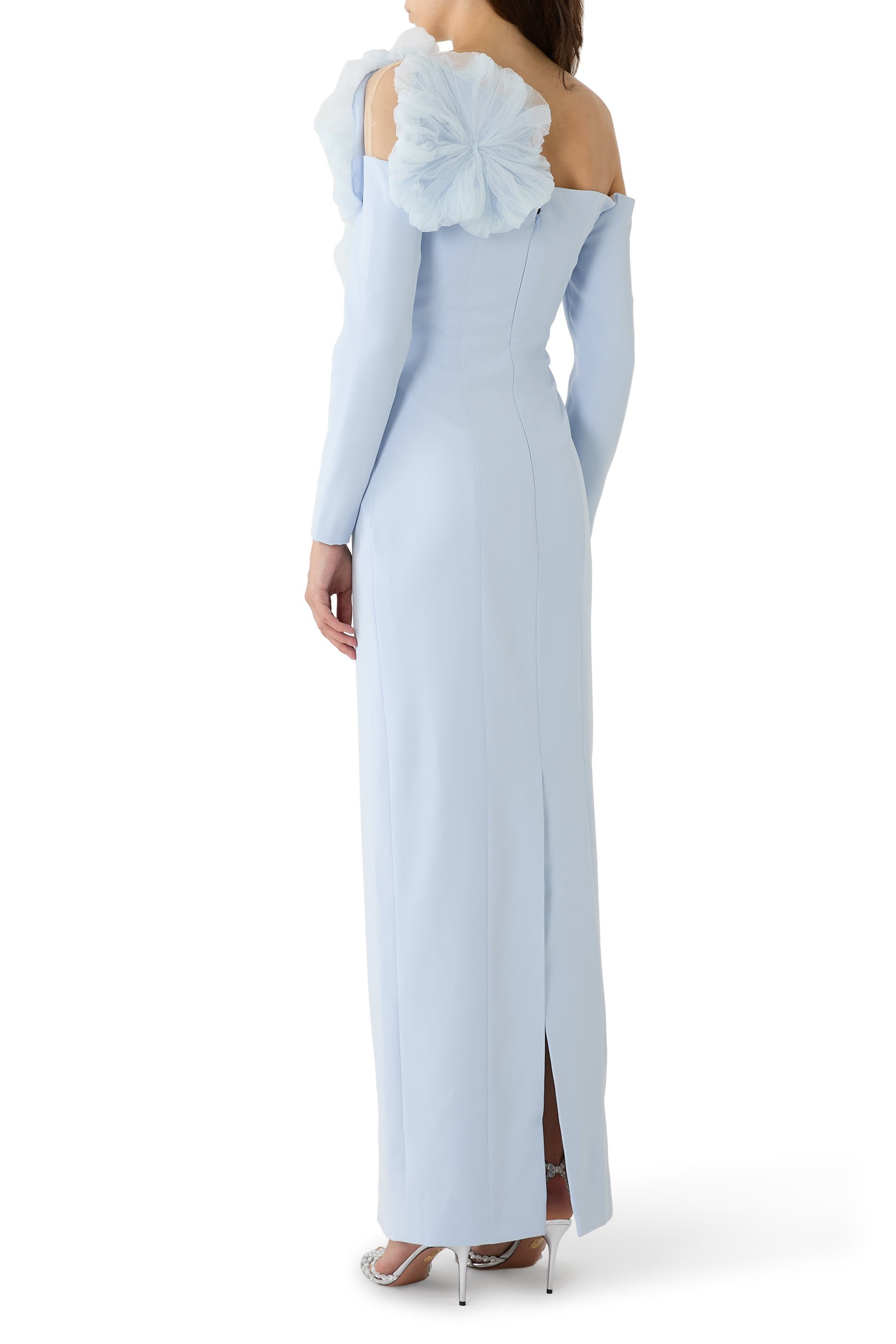 فستان سهرة بأكتاف مكشوفة