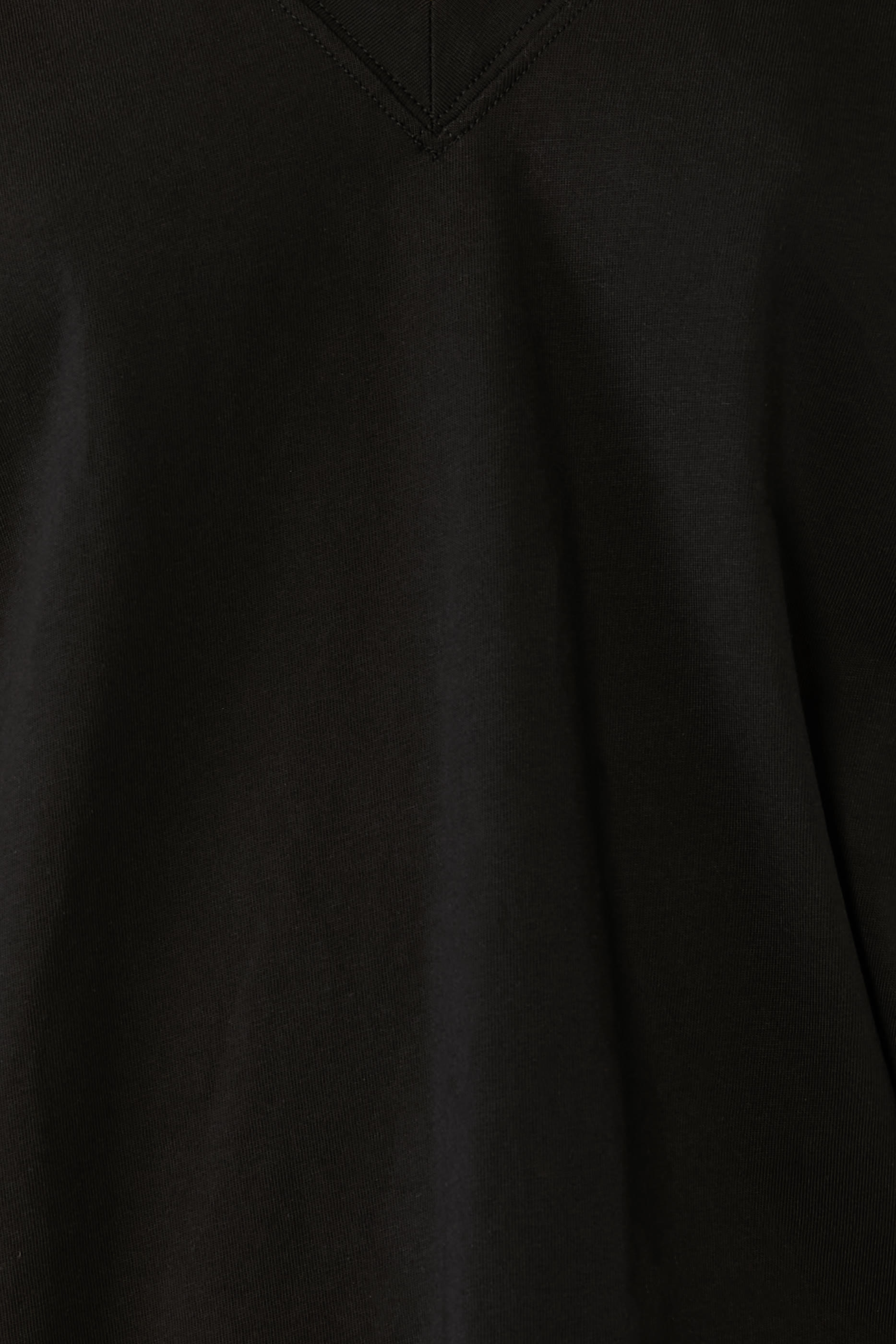 تيشيرت اف ايه ايه ايه ال دي سي بياقة V