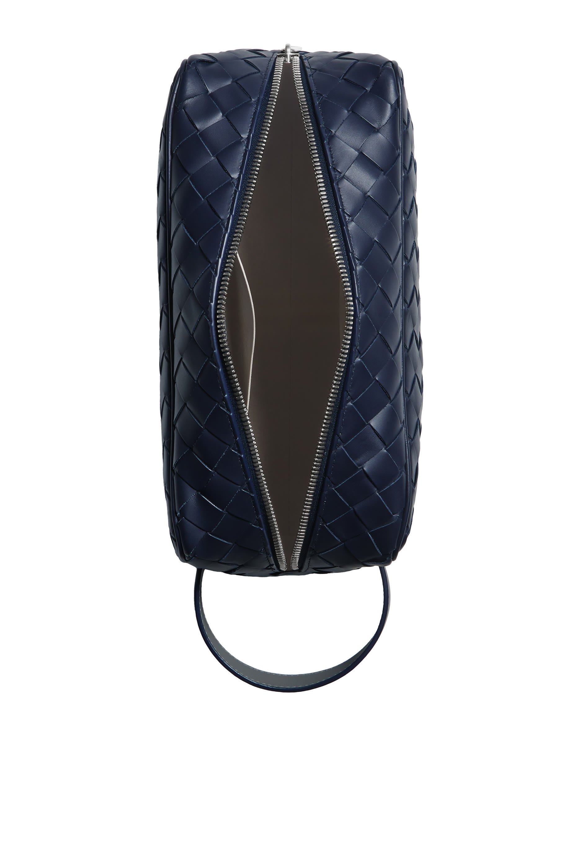 حقيبة صغيرة للسفر بتصميم مجدول