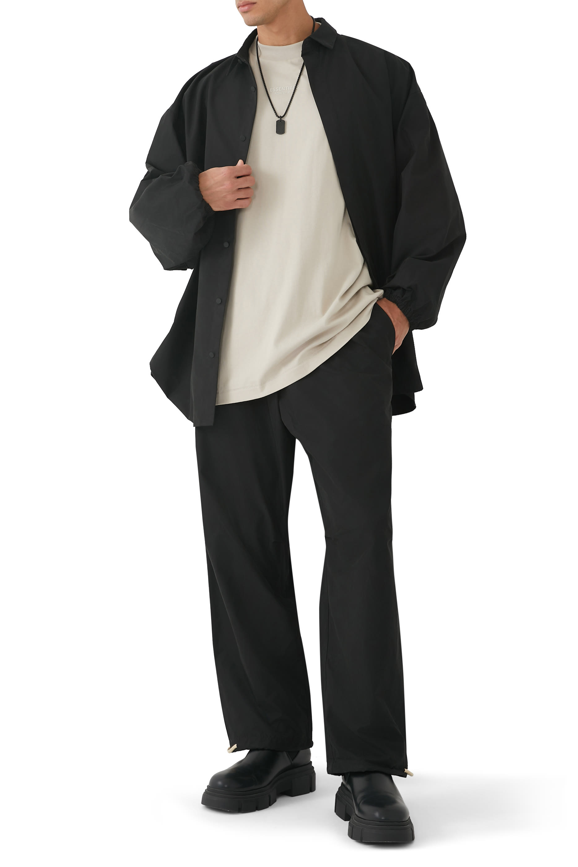 تيشيرت بأكمام طويلة وشعار الماركة