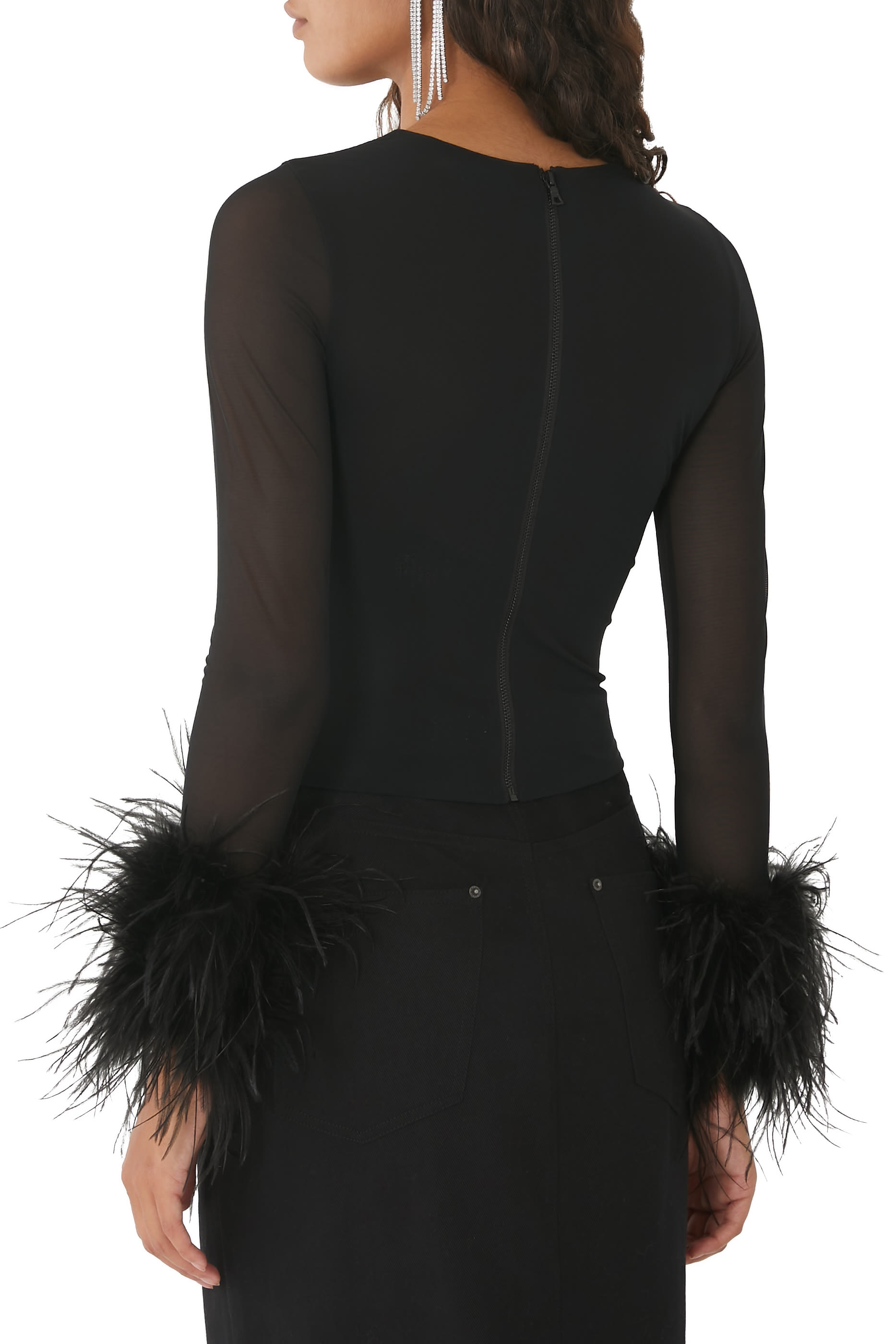 بلوزة مزينة بحواف ريش