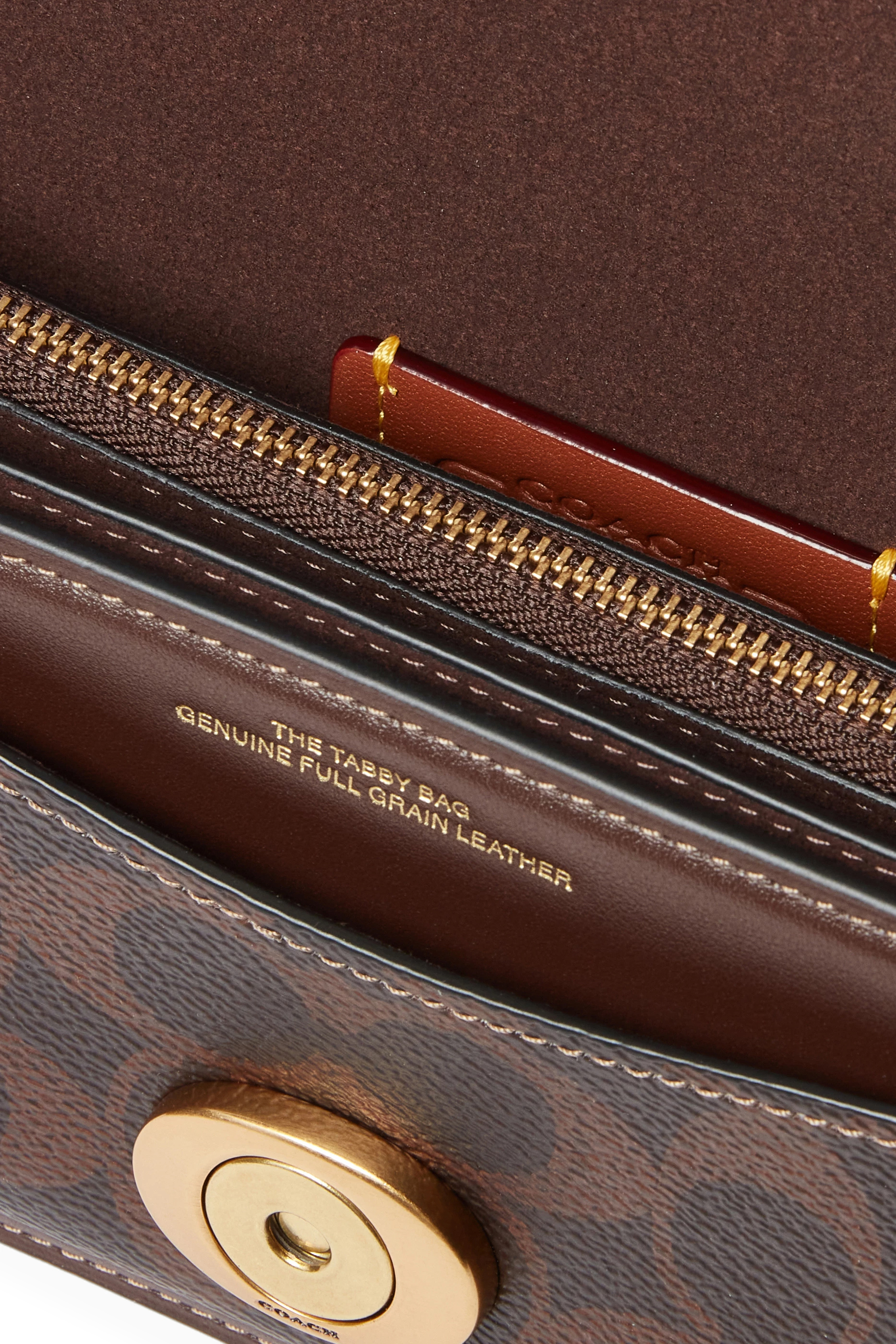 حقيبة كتف تابي 20 قماش قنب بشعار الماركة