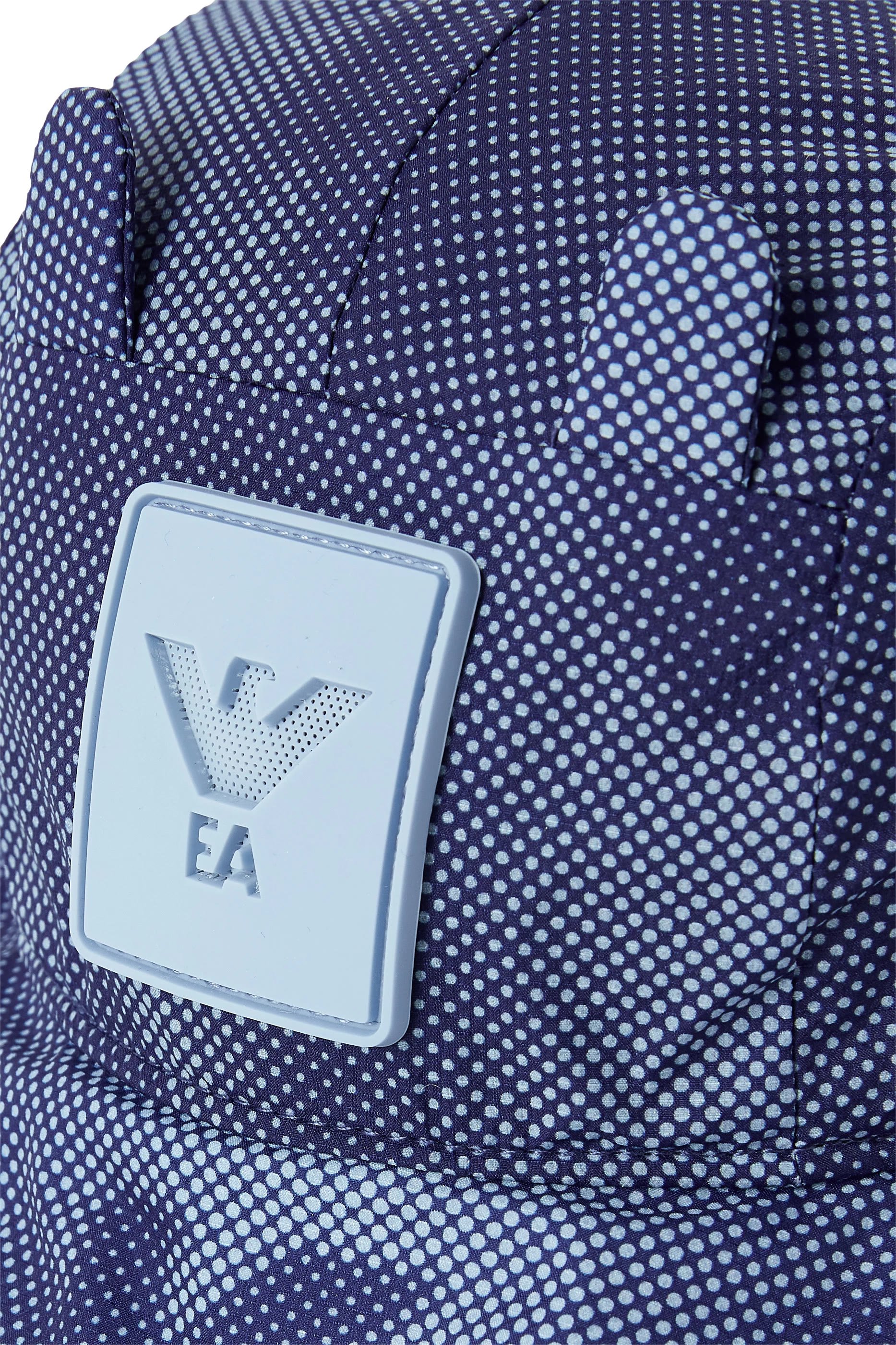 قبعة باكيت بشعار الماركة للأطفال