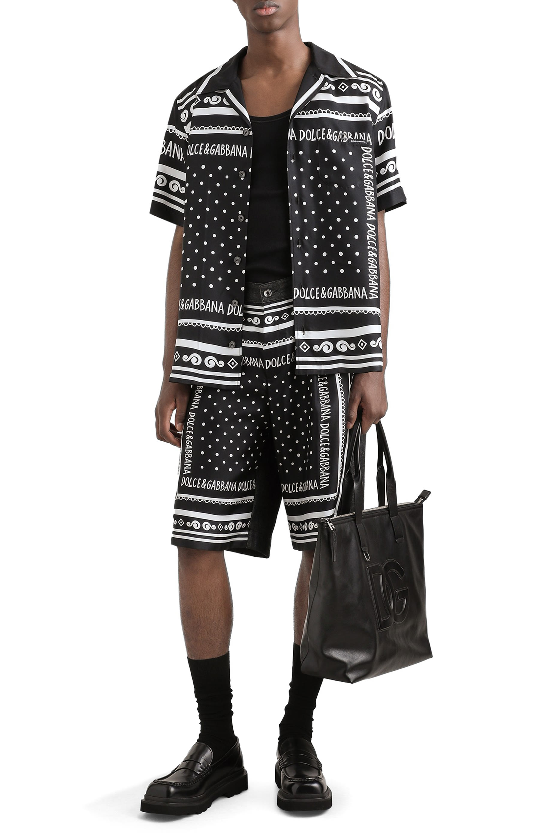 قميص دنيم وحرير بطبعات