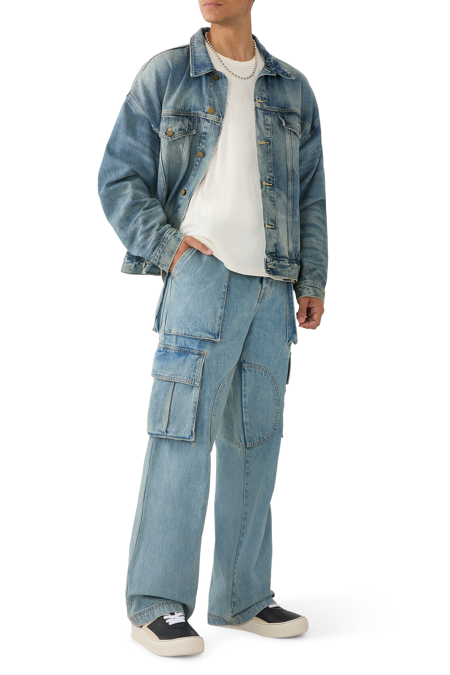 بلوزة إنيشال بلا أكمام نسيج مضلع