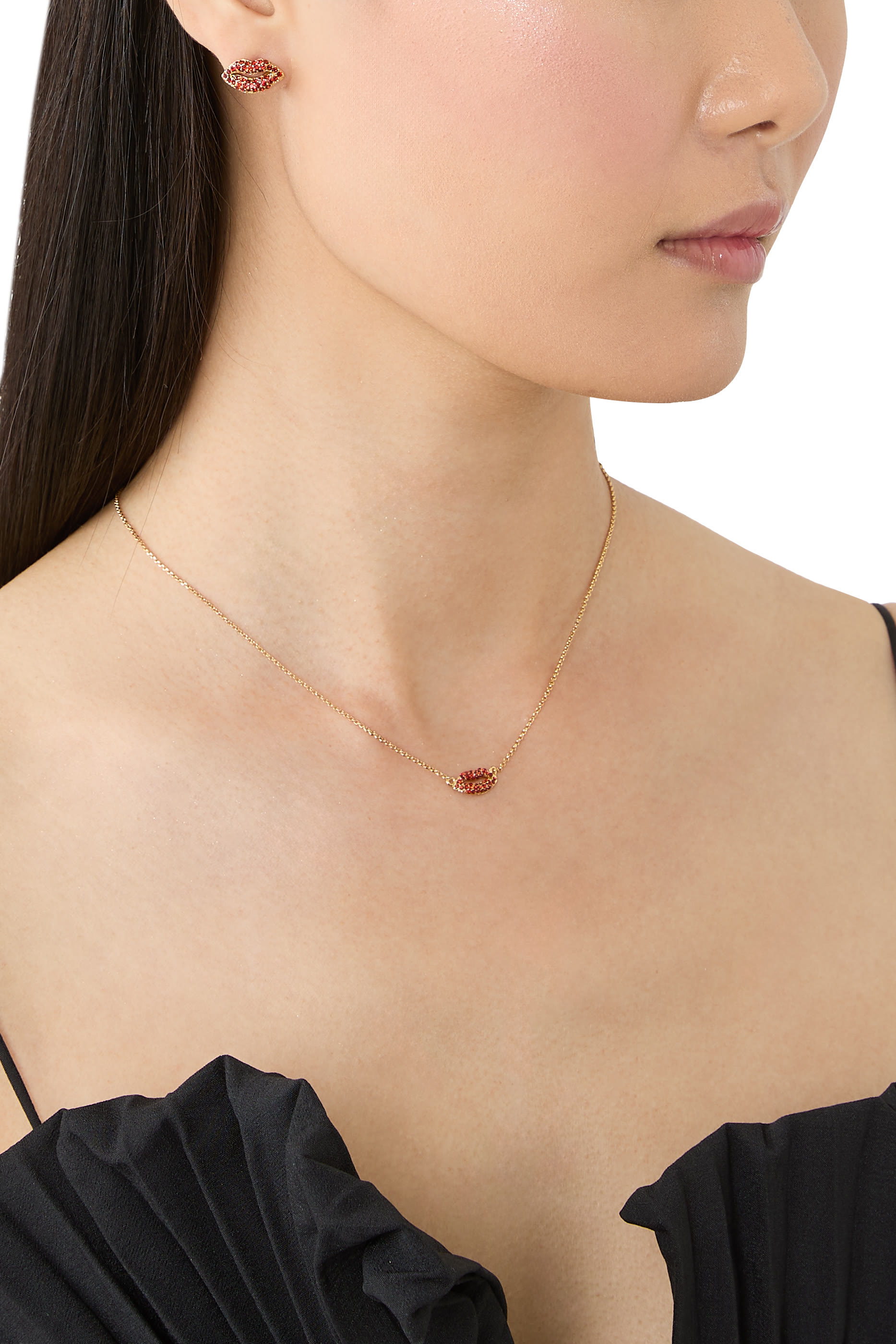 قلادة هيت ذا تاون بدلاية صغيرة بتصميم شفاه مرصعة بأحجار زركونيا مكعبة، معدن مطلي