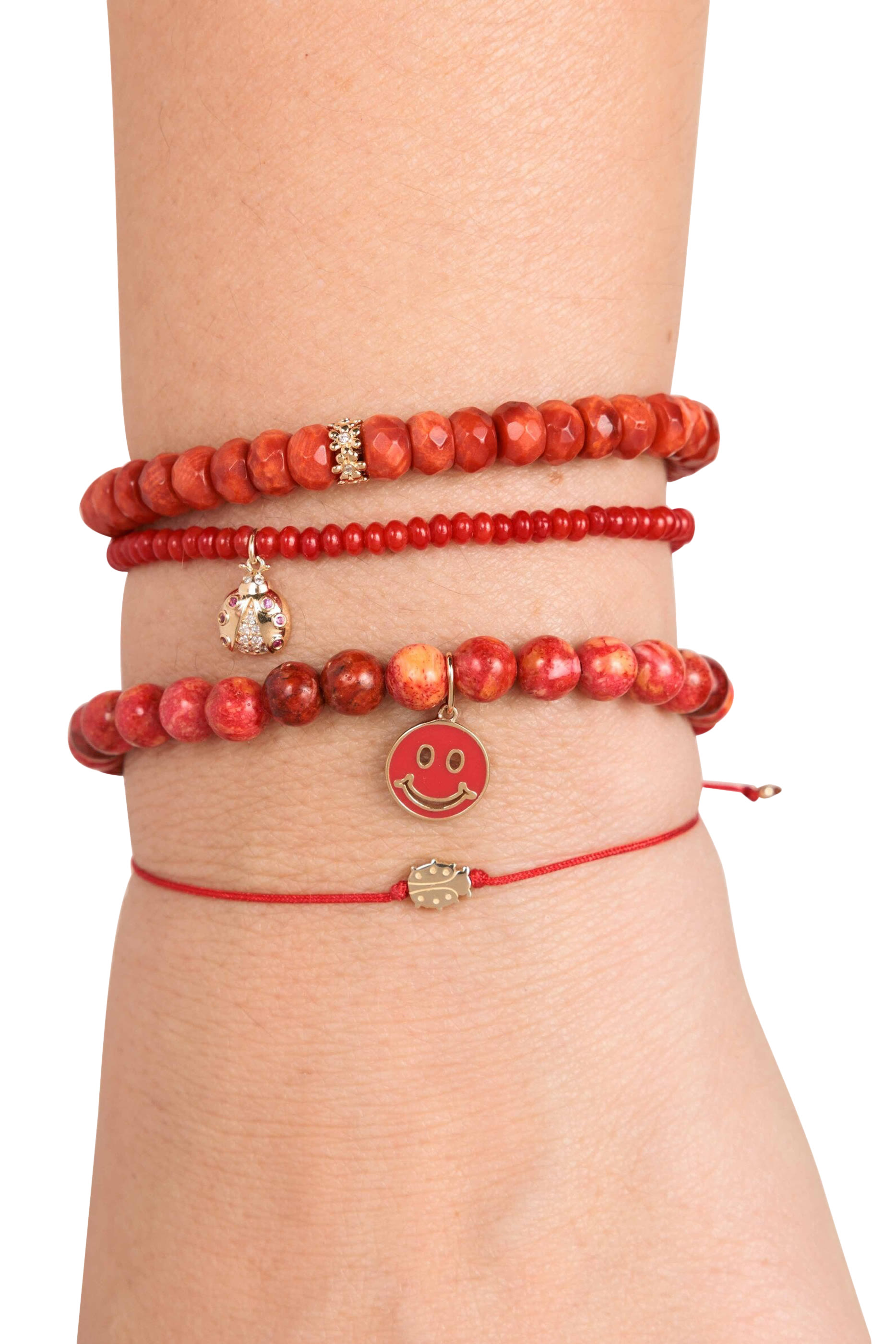 سوار خيط بحلية صغيرة بتصميم دعسوقة