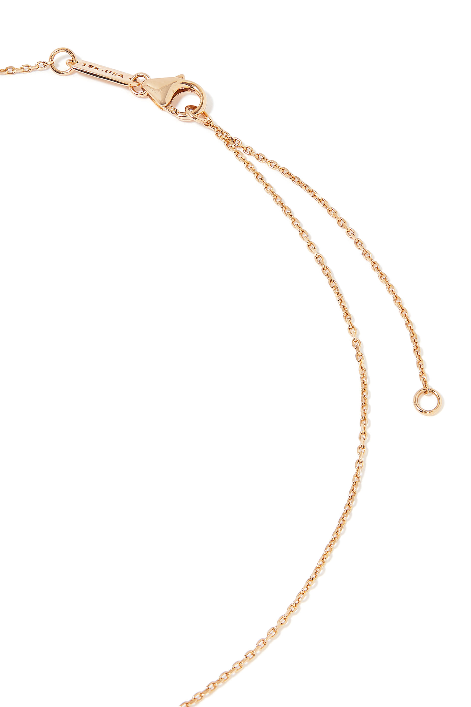 قلادة بدلاية مستطيلة صغيرة مرصعة بماس