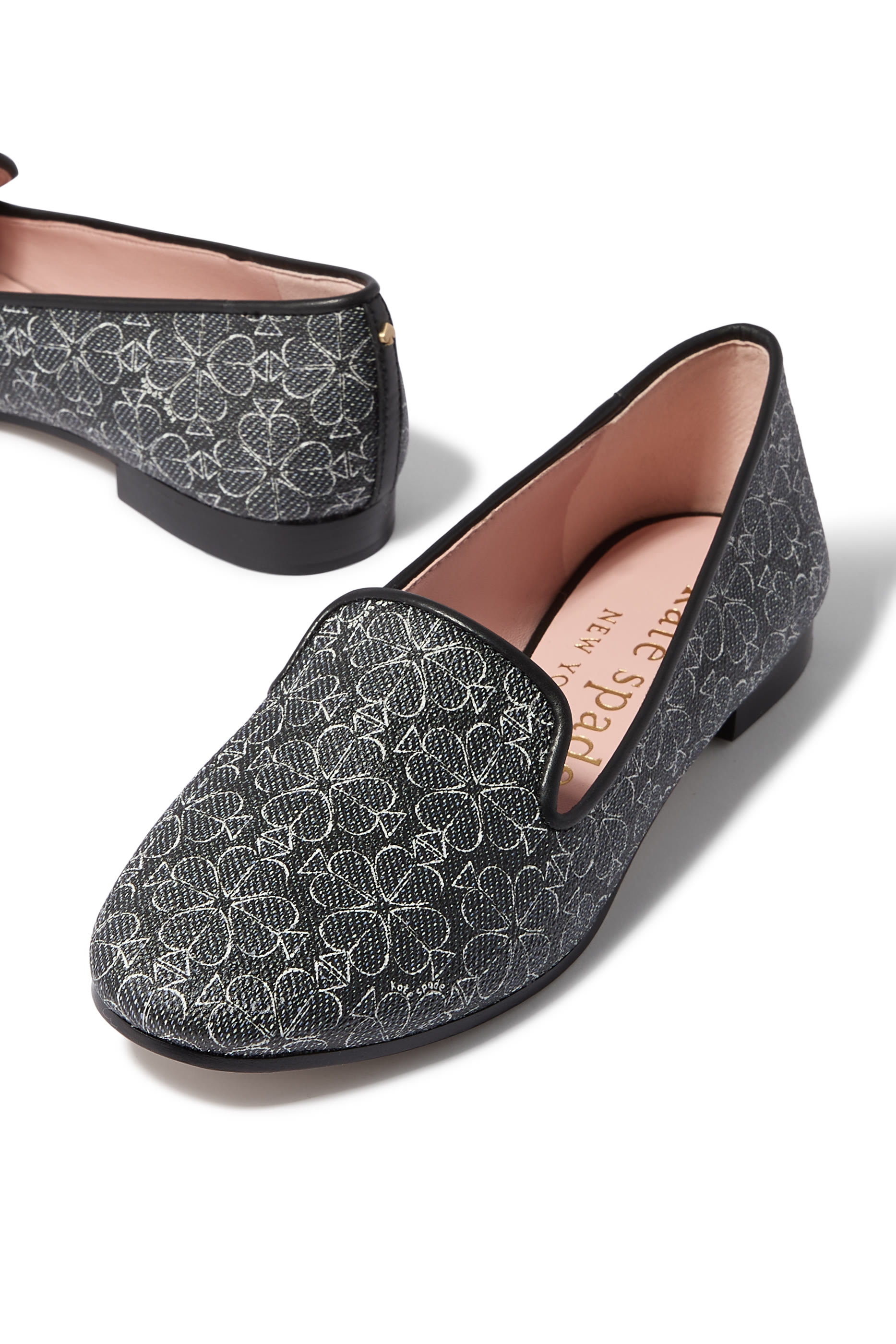 حذاء سهل الارتداء مزين بنقشة زهرة سبايد