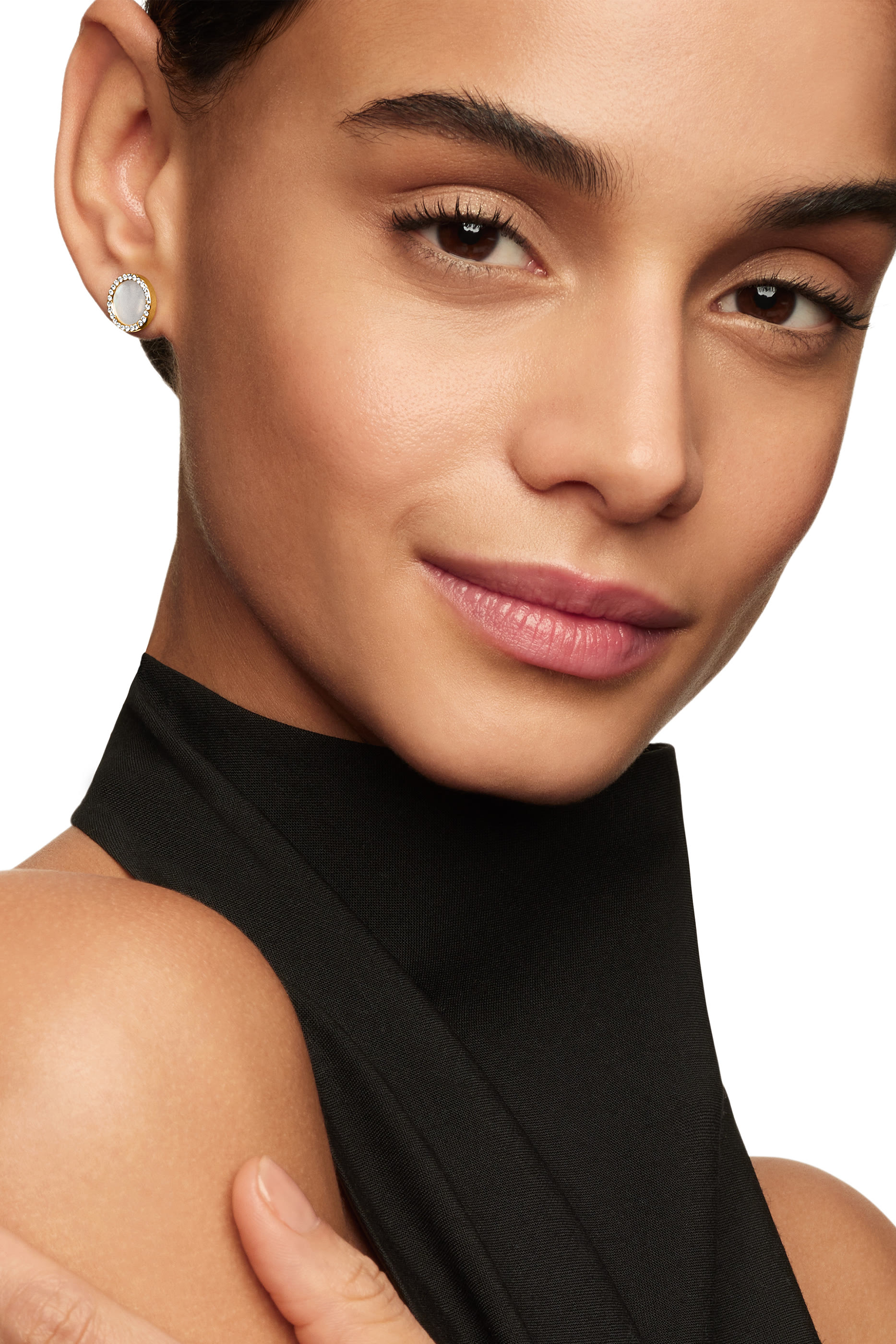 أقراط إيلمنت مرصعة بالماس وعرق اللؤلؤ ذهب أصفر عيار 18