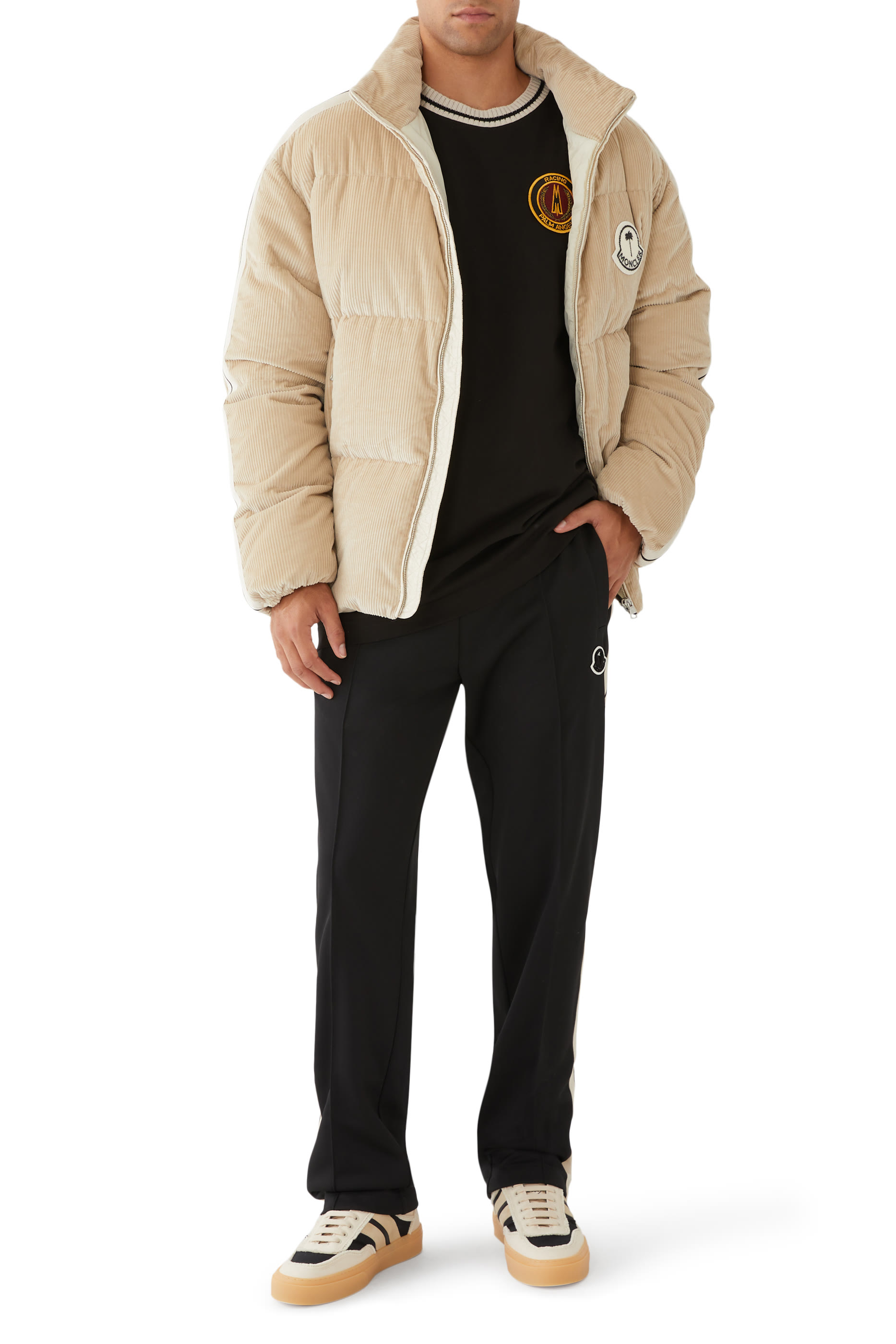 تيشيرت يرقعة شعار الماركة