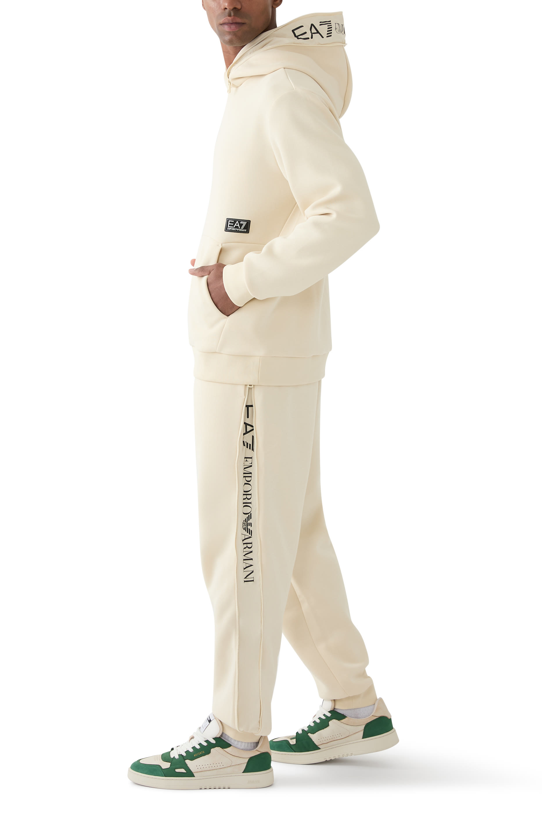 سويت شيرت بشعار الماركة