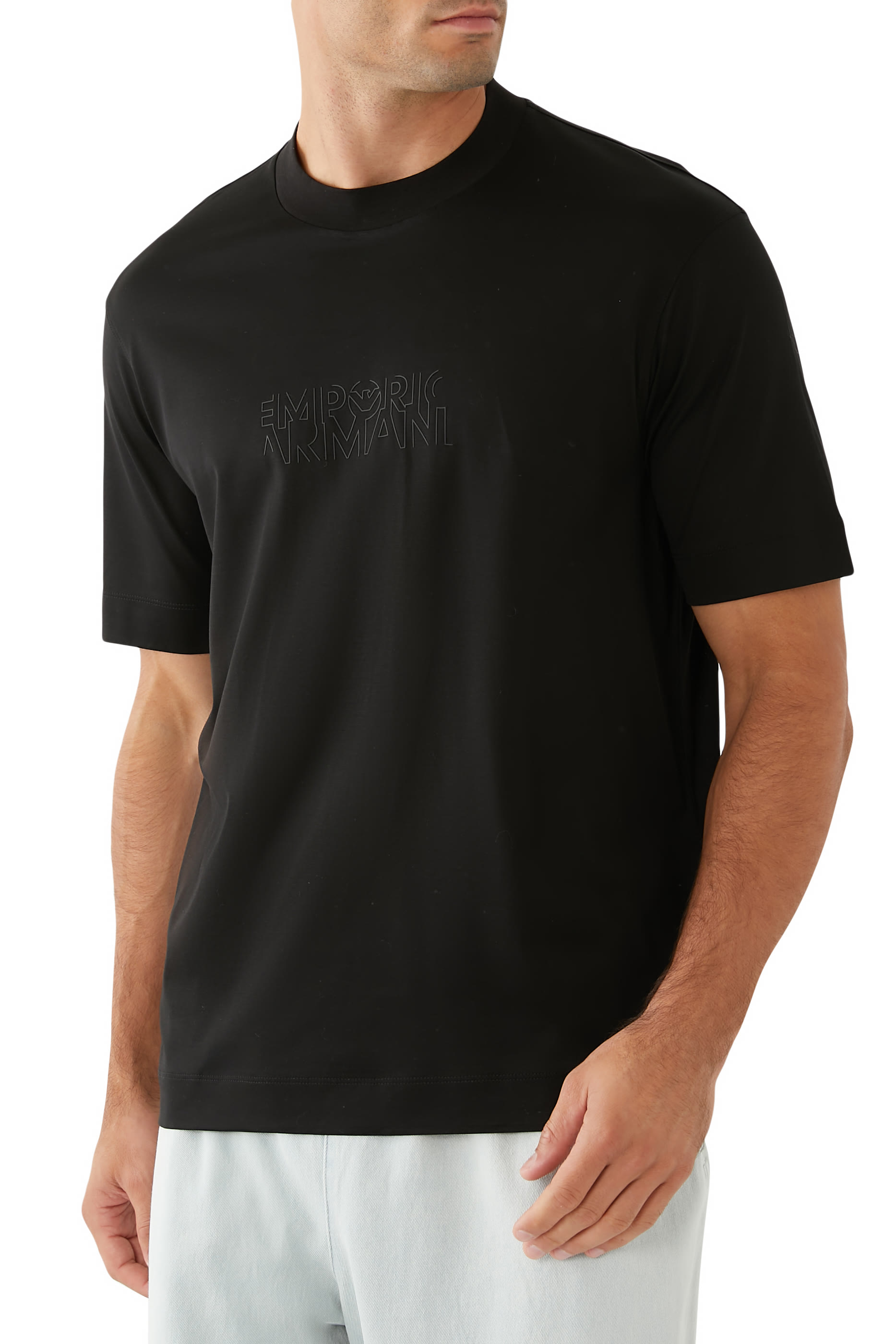 تيشيرت بشعار الماركة بحجم كبير