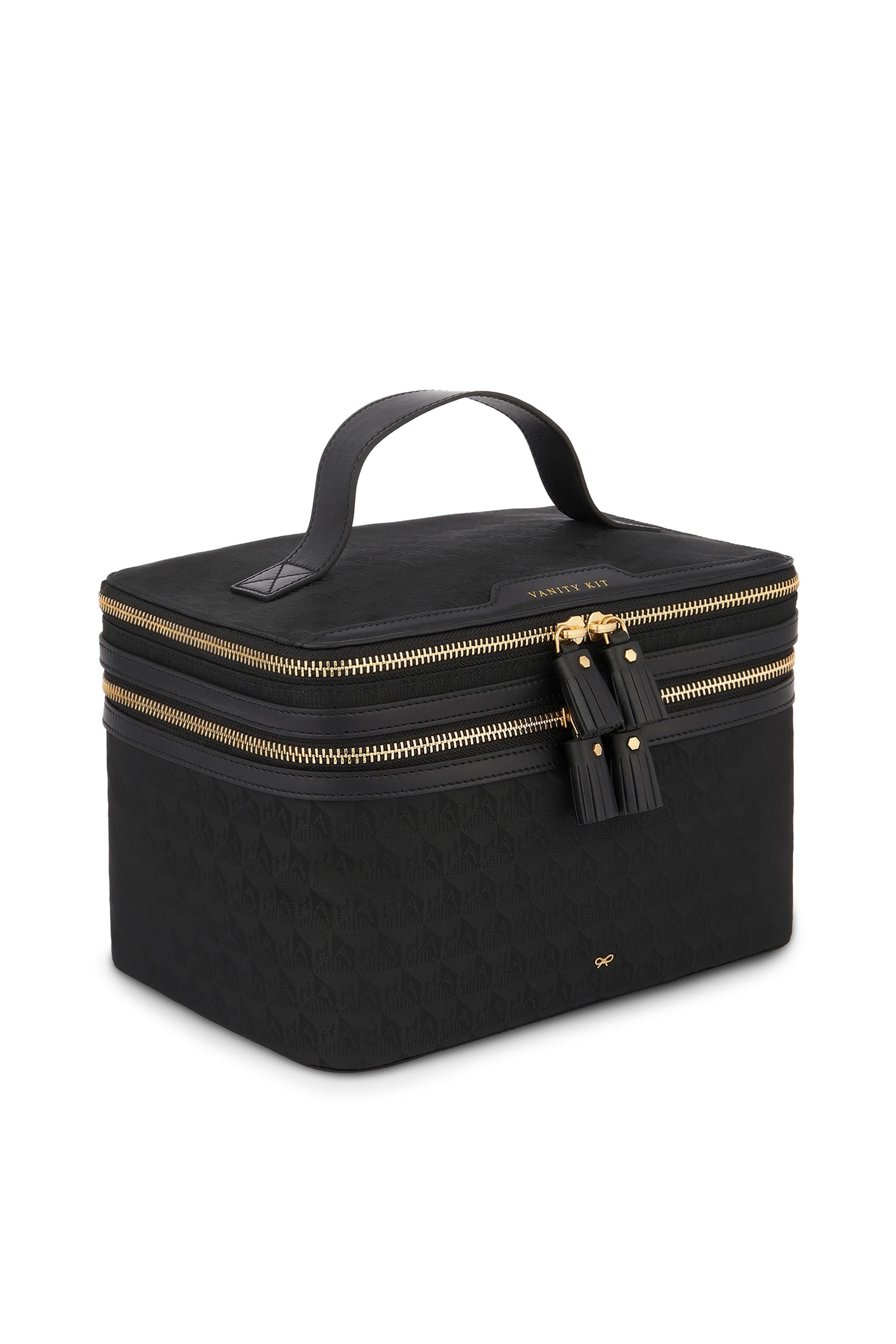 حقيبة بشعار الماركة لمجموعة مستحضرات التجميل