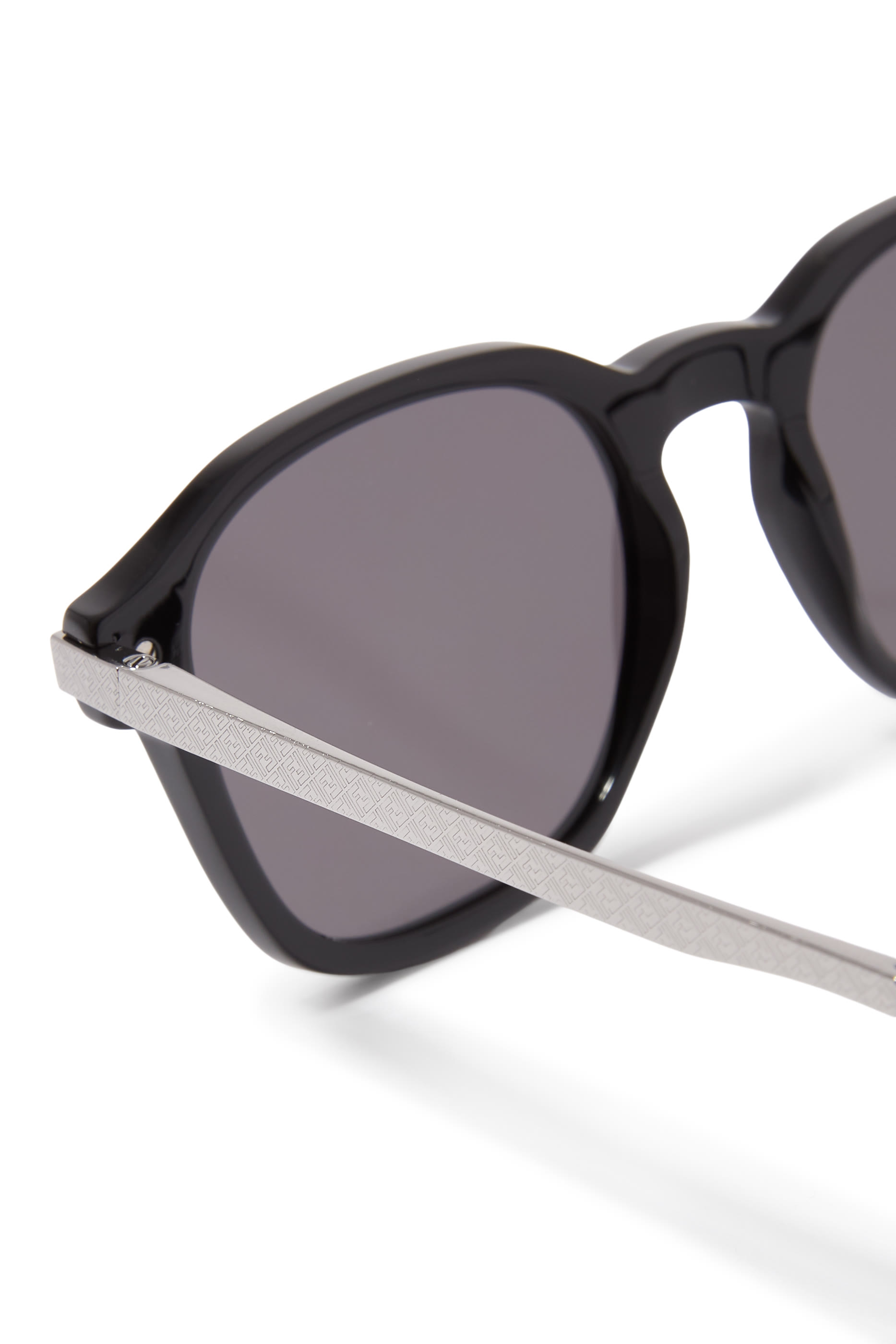 نظارة شمسية ايسنشال