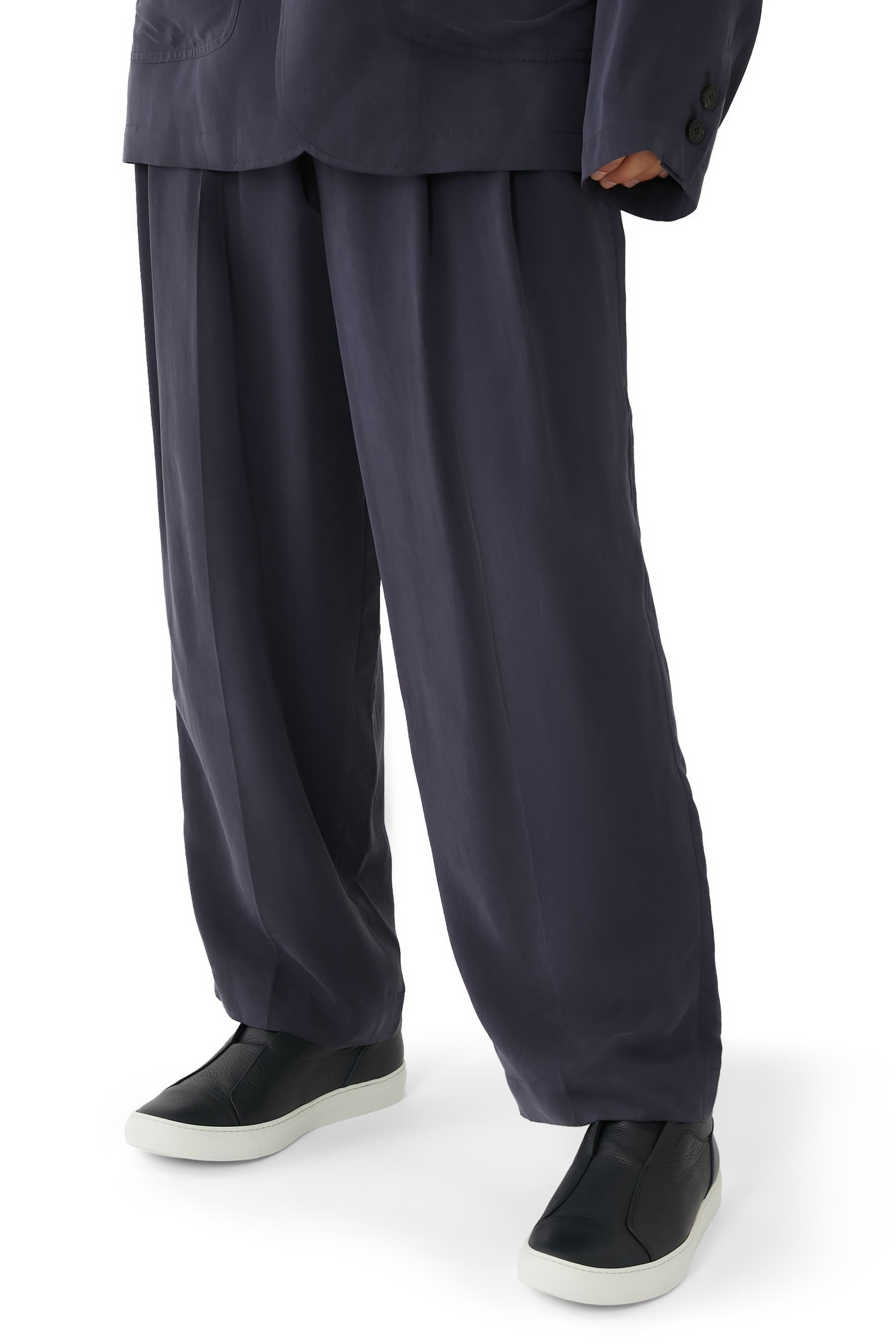 سنيكرز ارون جلد