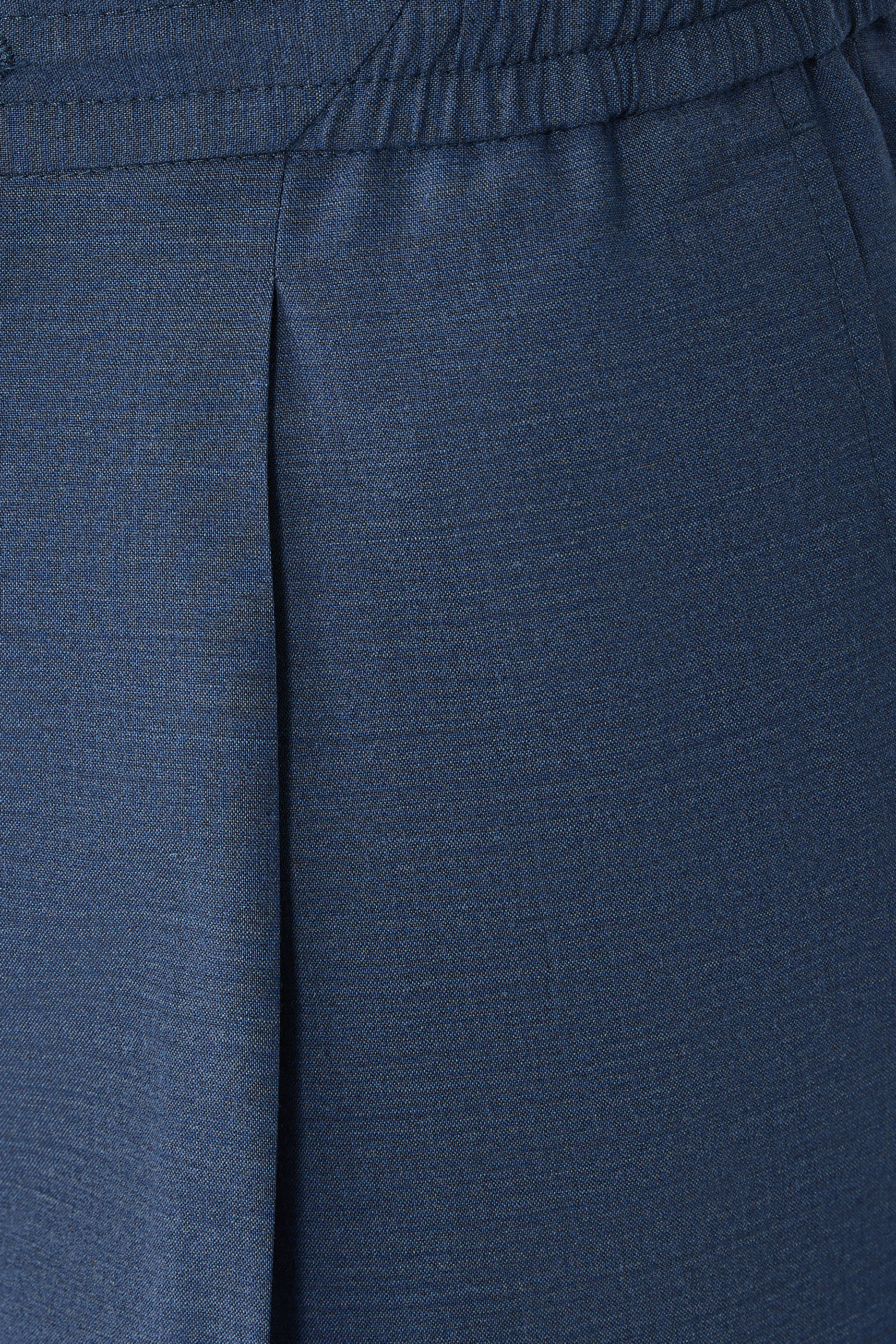 بنطال بقصة تضيق باتجاه الأسفل برباط تضييق 