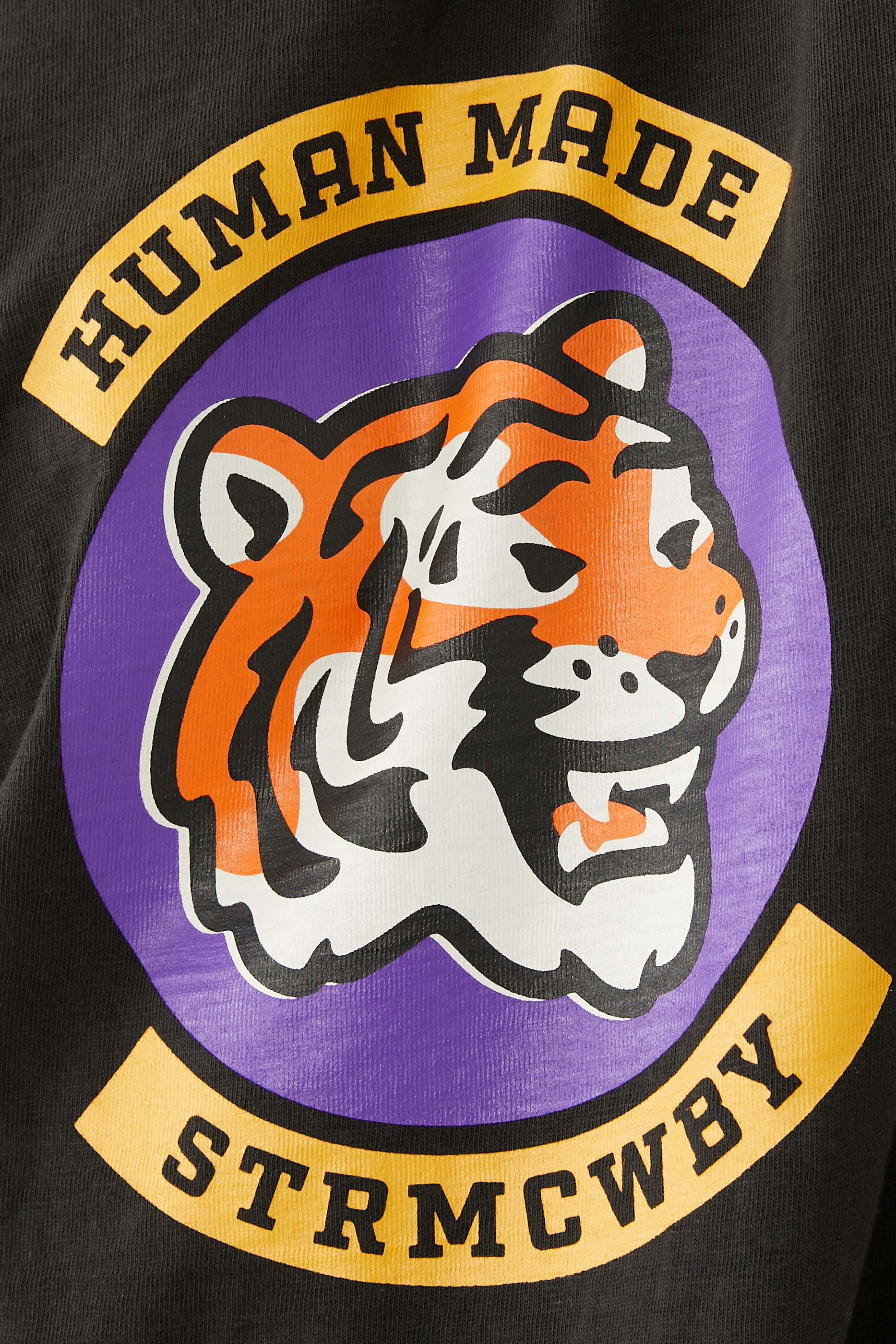 تيشيرت بطبعات غرافيك