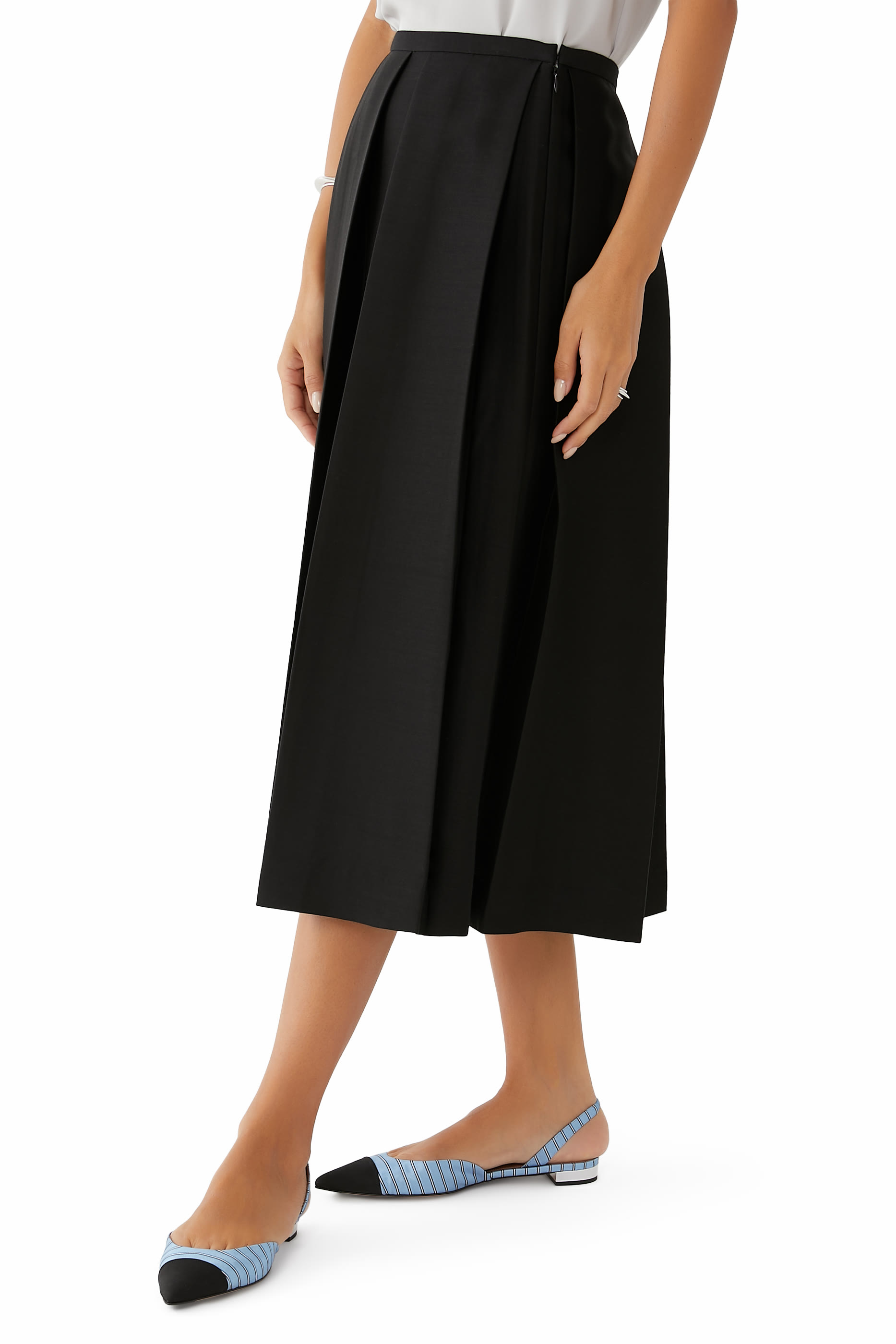 حذاء ميلانيسي بنعل مسطح