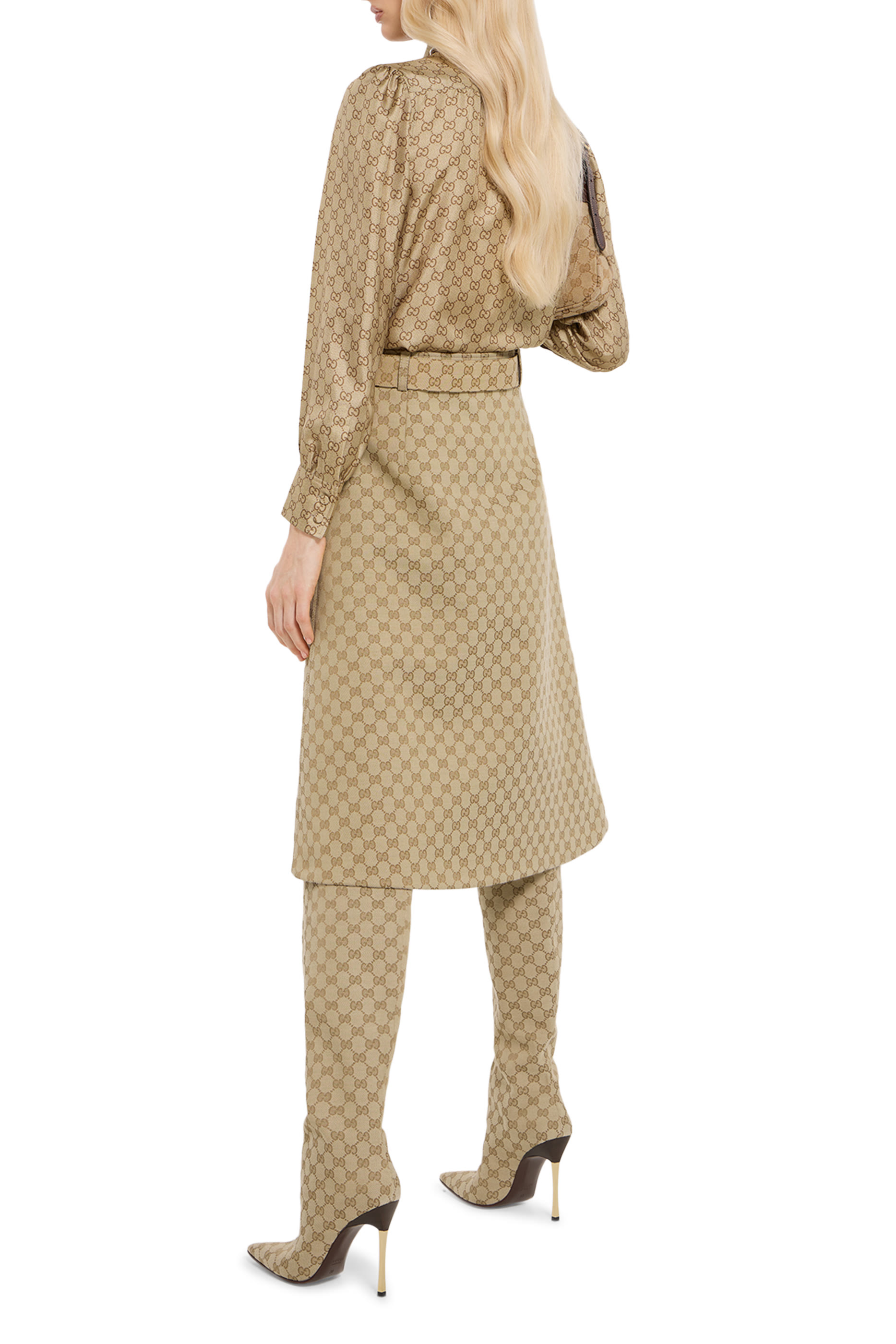 قميص حرير تويل مزين كليا بنقشة حرفي شعار الماركة