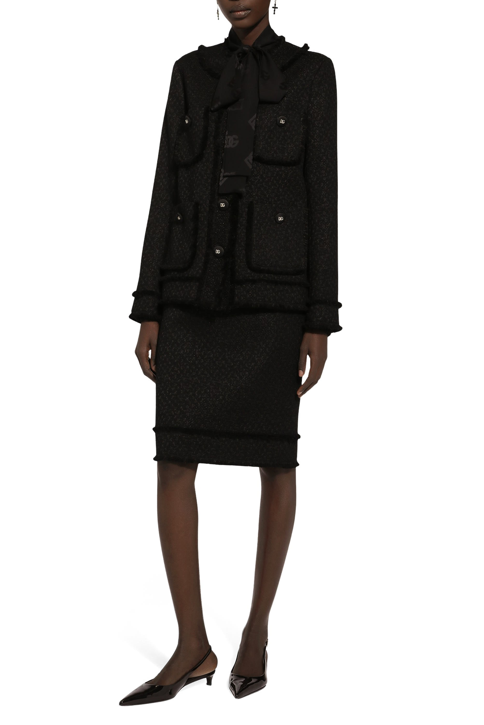 بلوزة مزينة كليا بشعار الماركة