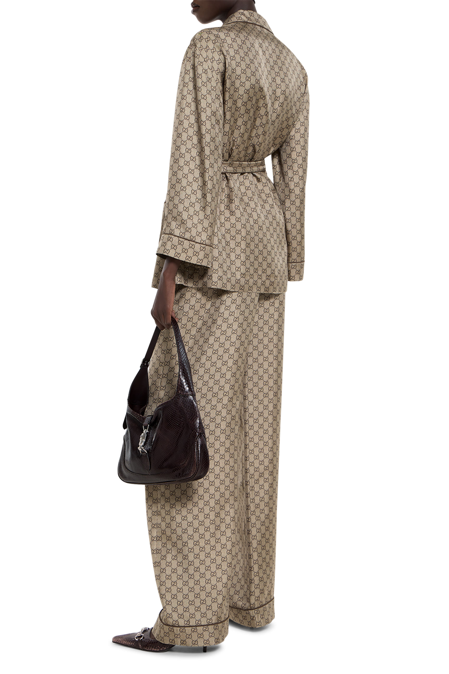 قميص حرير تويل مزين كليا بنقشة حرفي شعار الماركة