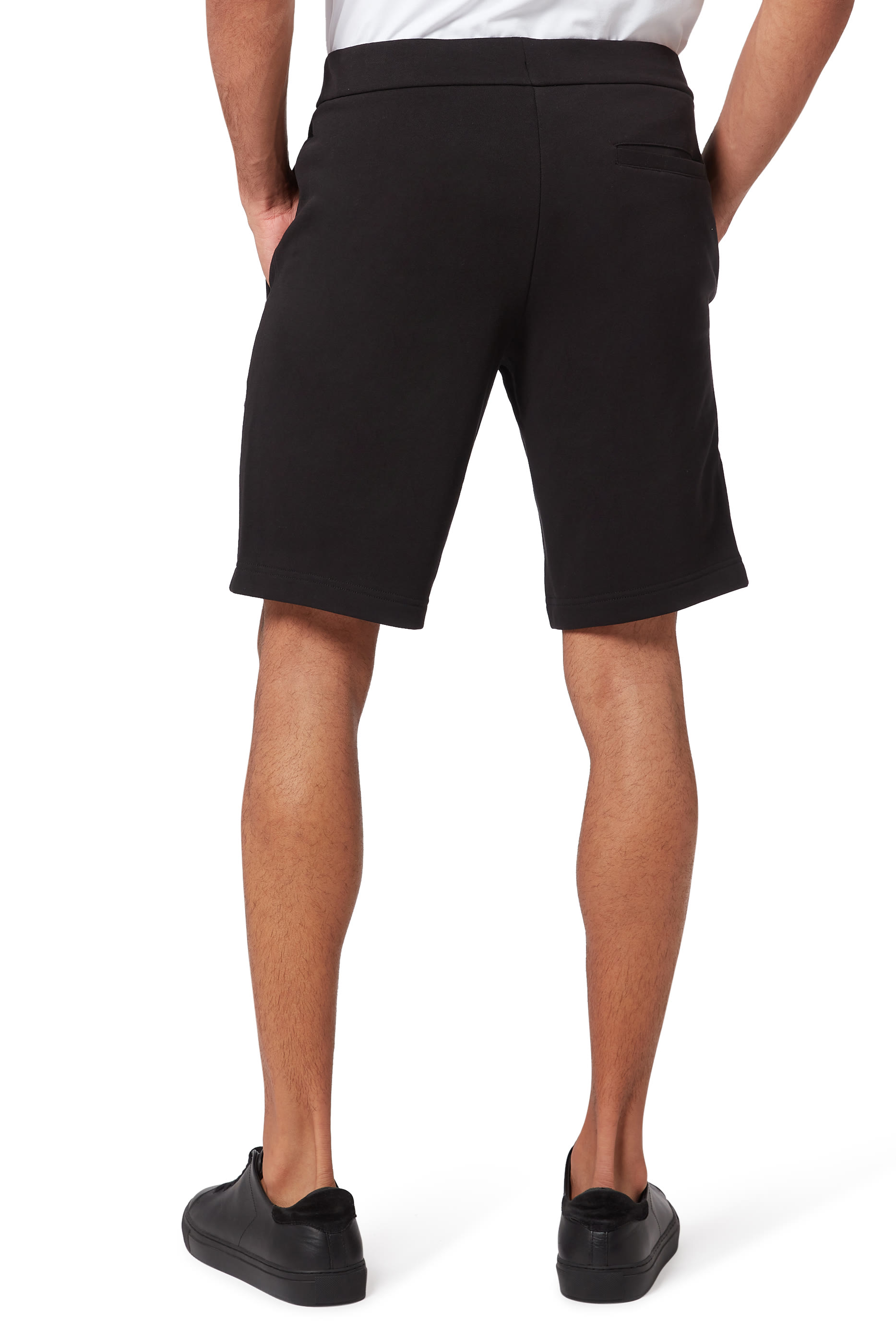 شورت قطن بتطريز شعار الماركة