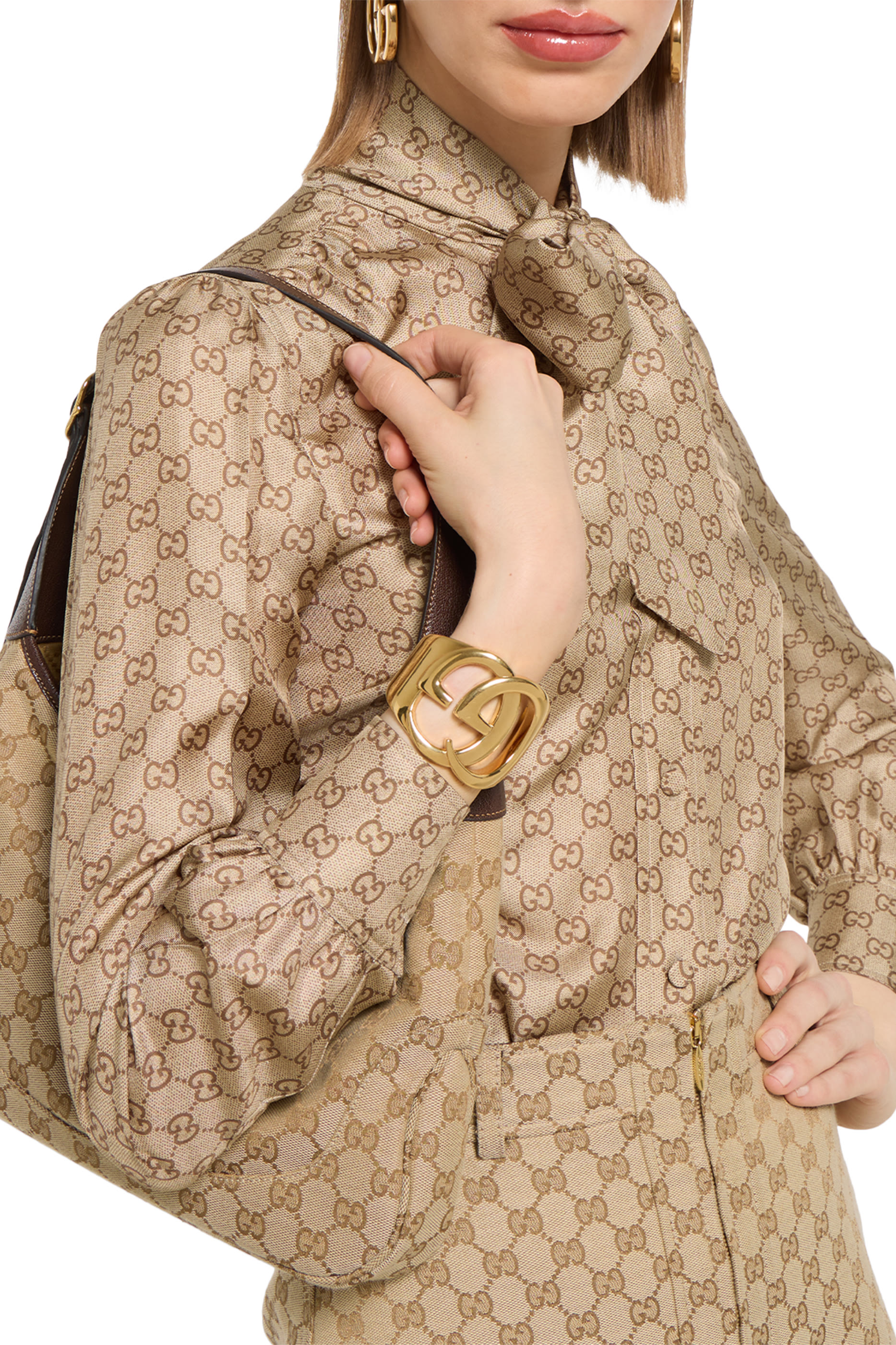 سوار مارمونت مفتوح بشعار الماركة