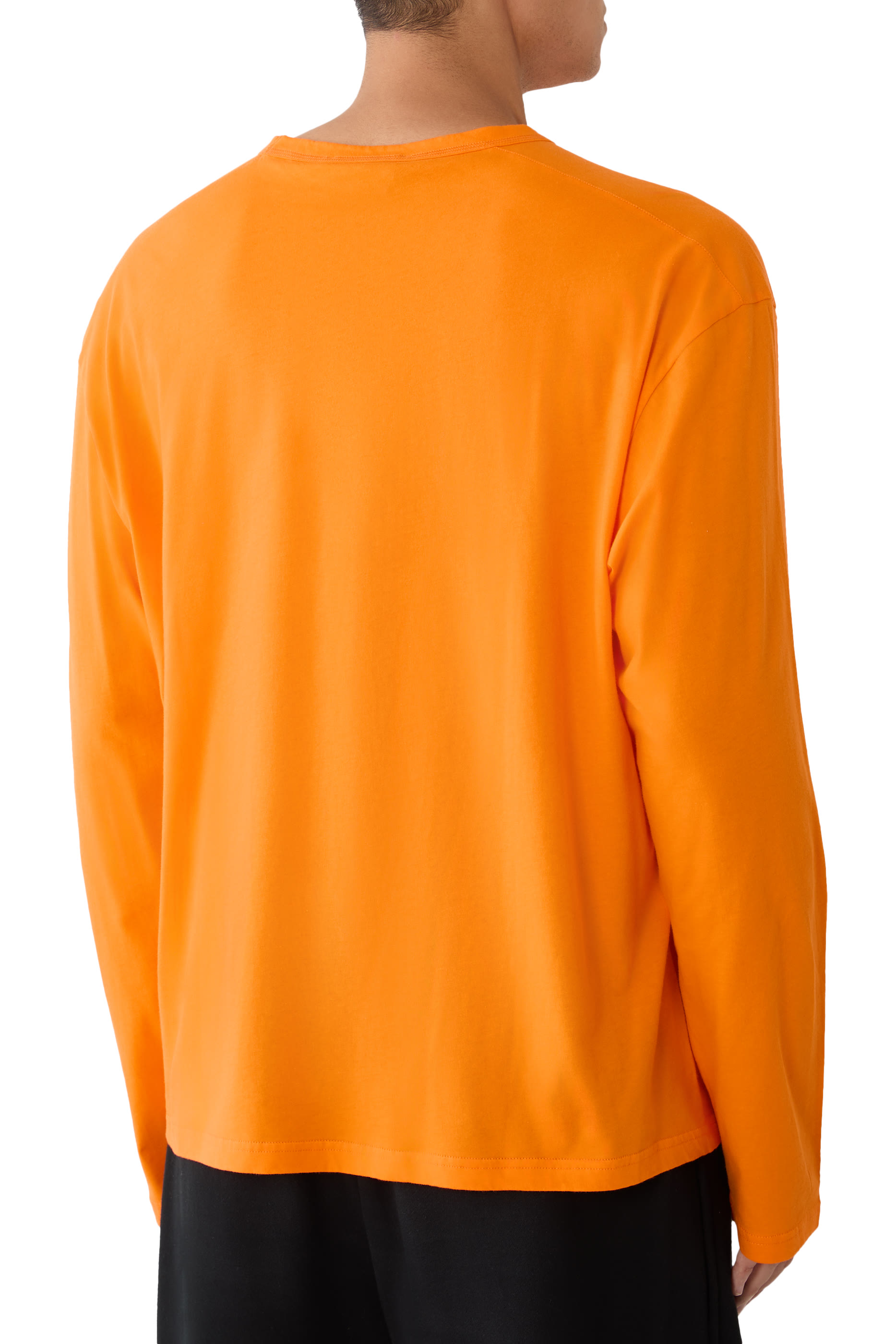 تيشيرت بأكمام طويلة وشعار الماركة