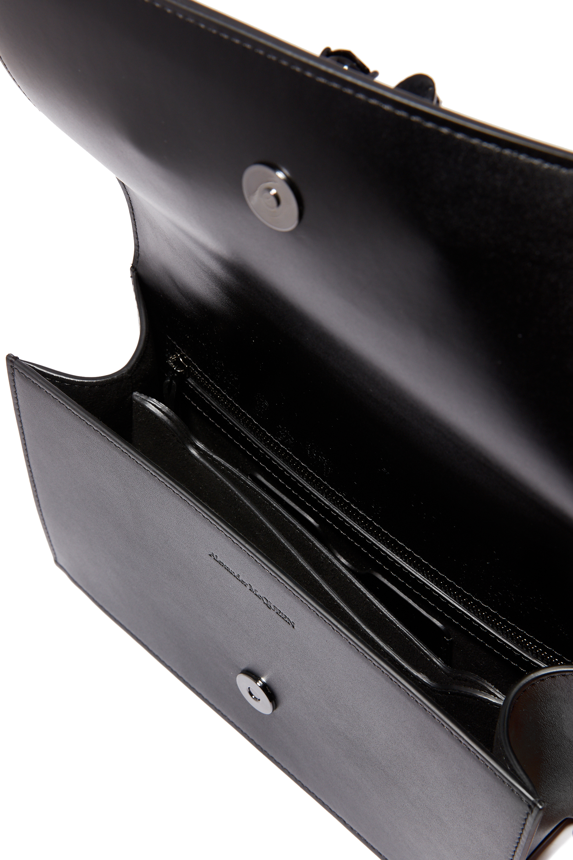 حقيبة جلد مرصعة بالكريستال