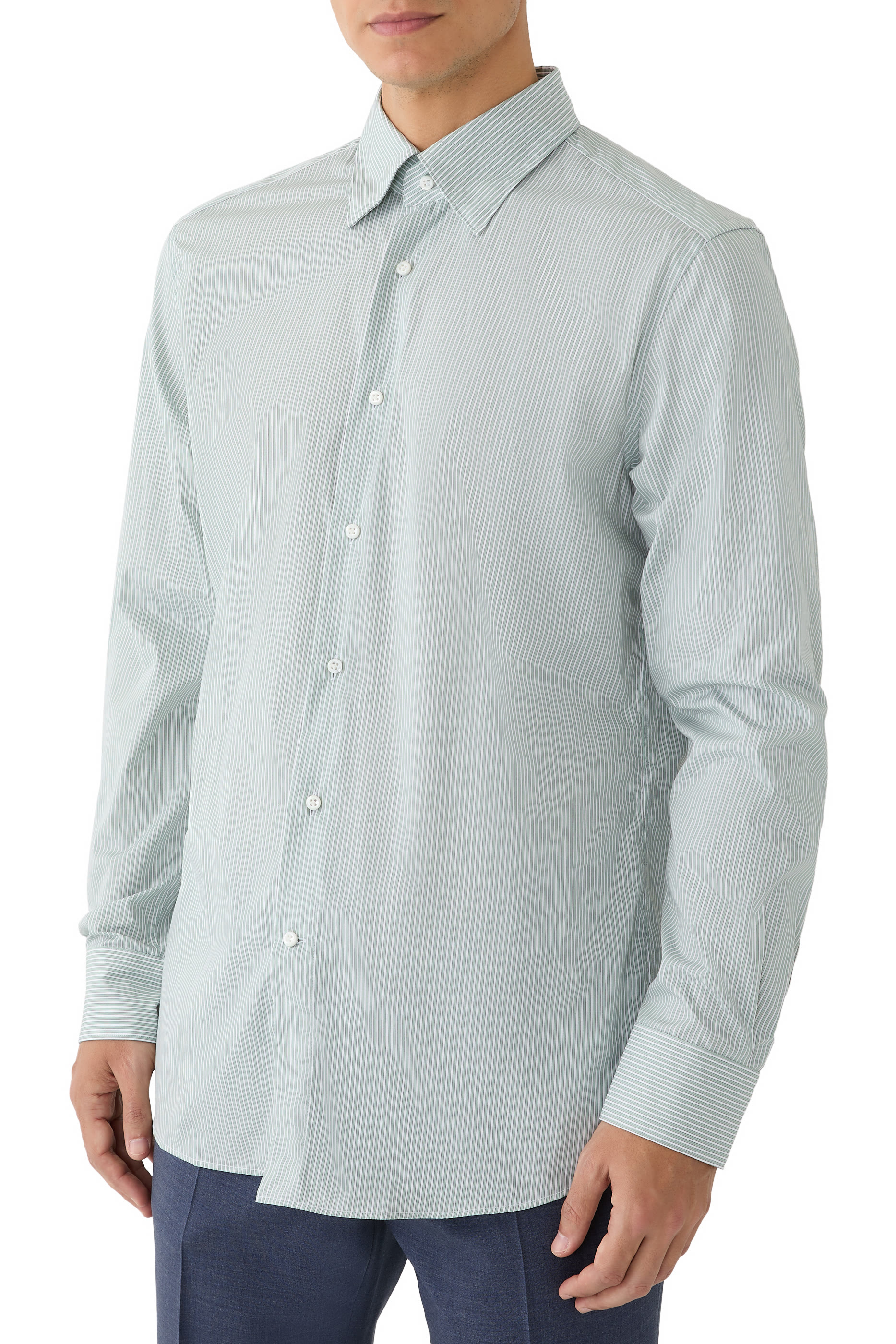 قميص مخطط بأكمام طويلة