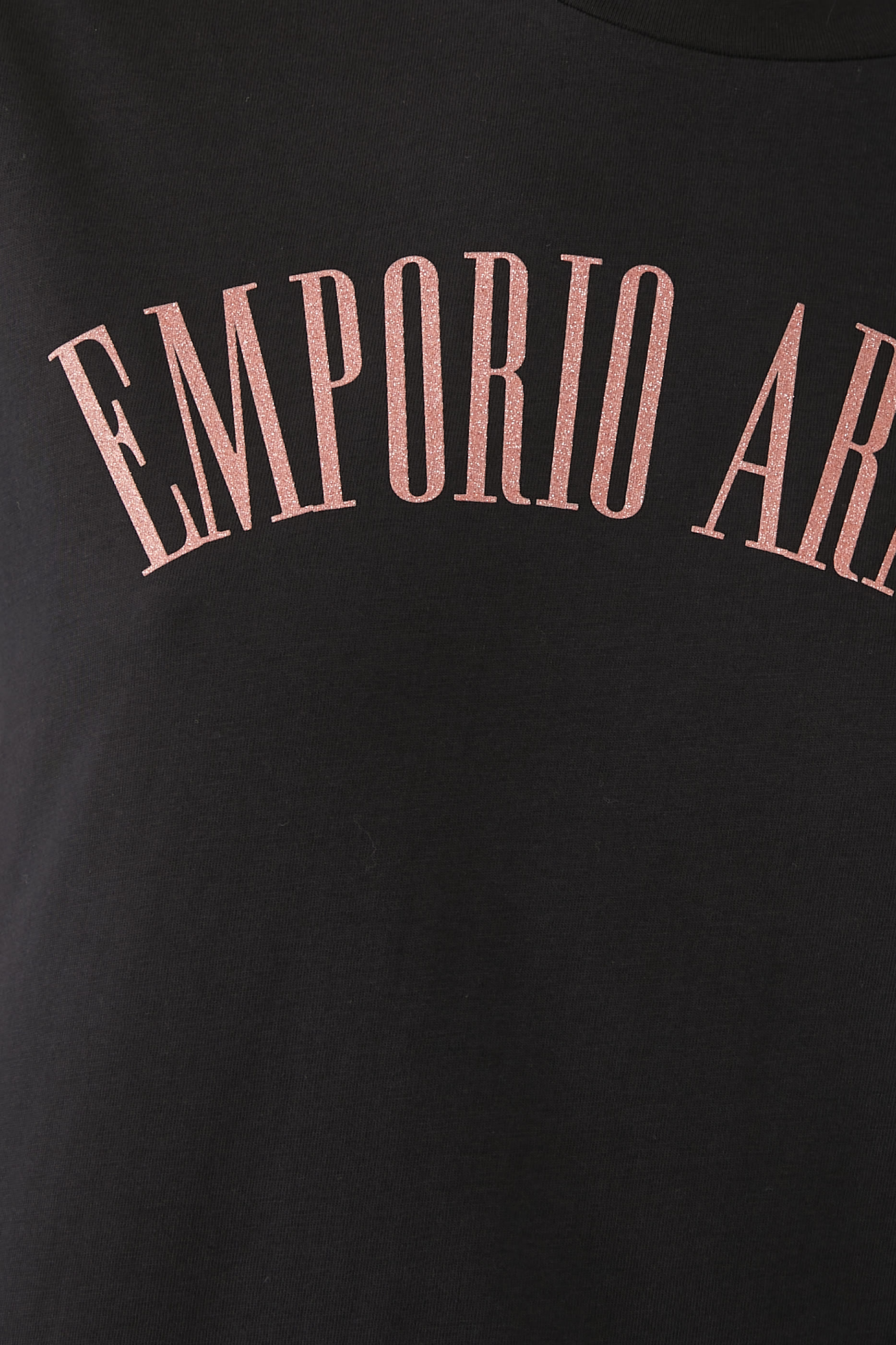 تيشيرت بطبعات شعار الماركة مزين بالغليتر