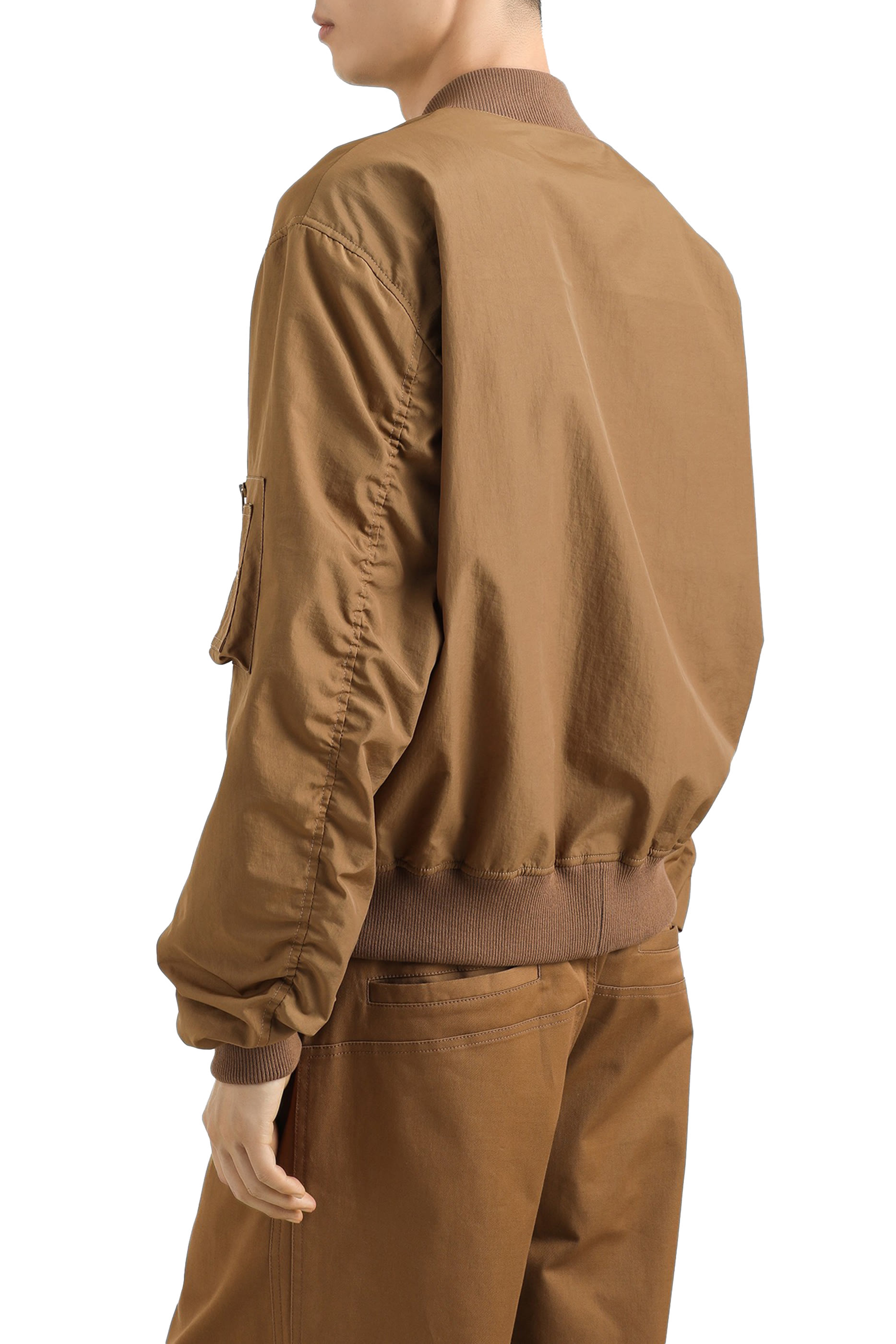 جاكيت بومبر برقعة شعار الماركة قماش معالج