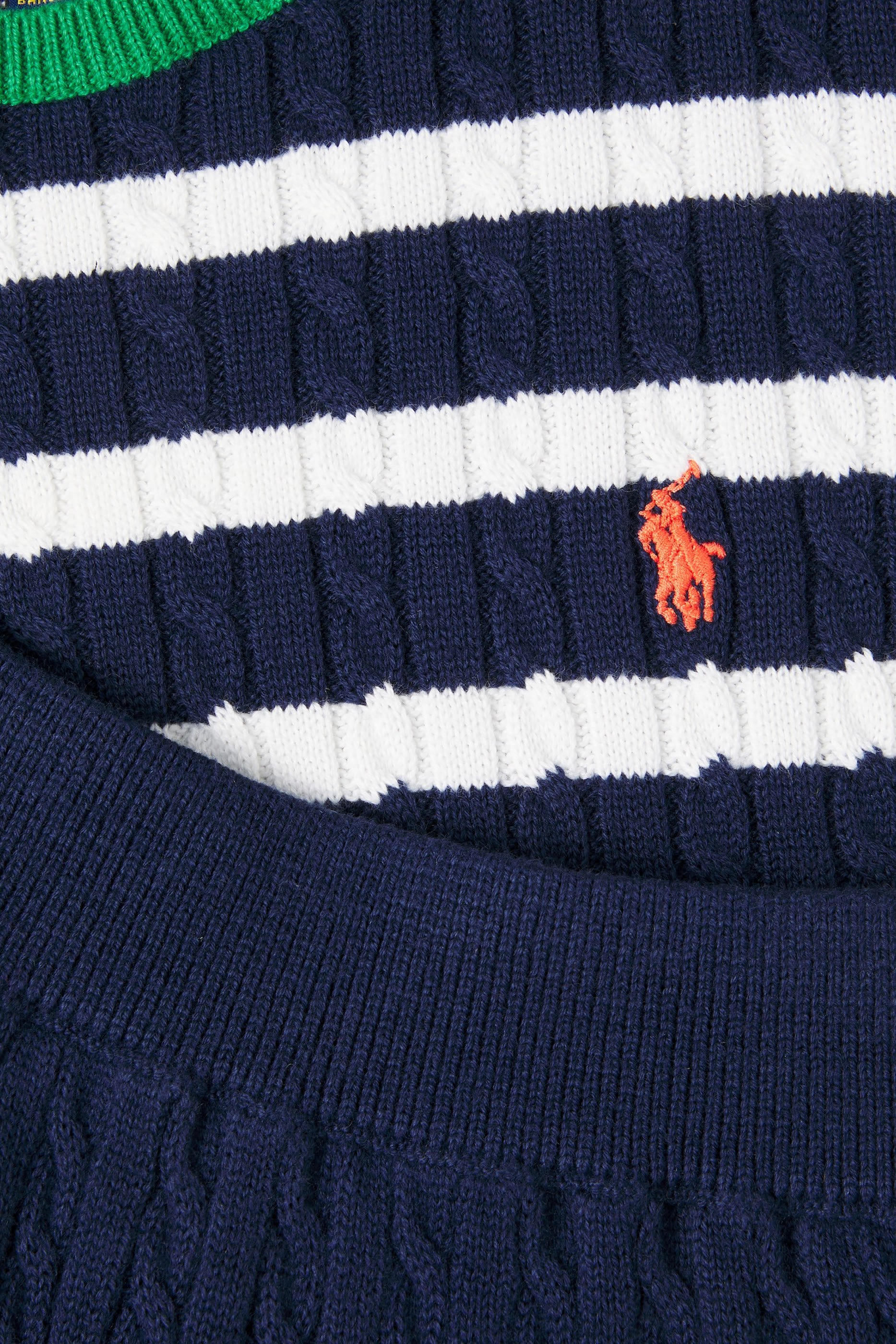 طقم تنورة مطرزة بشعار للأطفال